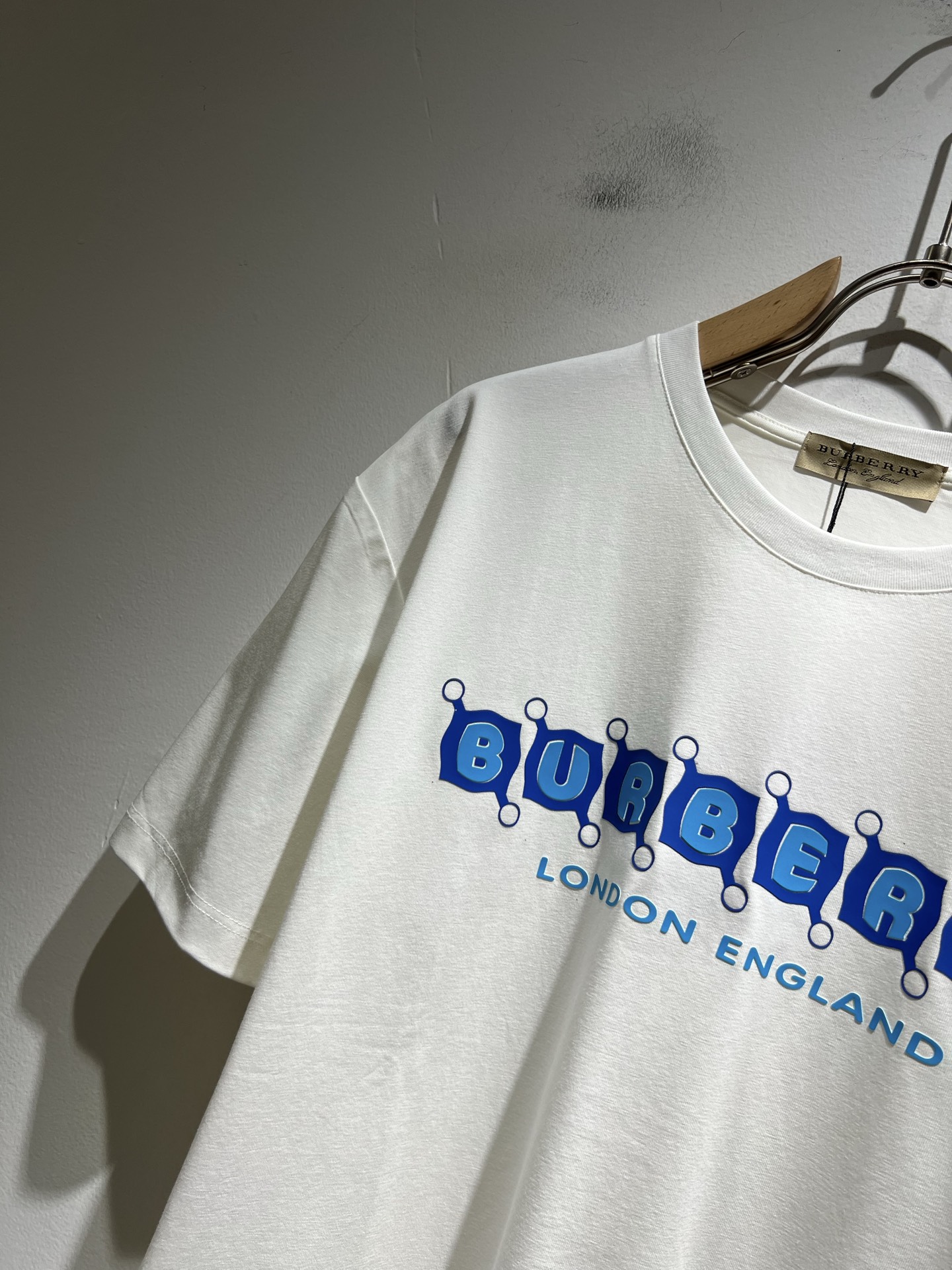 BURBER*Y巴*莉2025春夏新品男女同款👫短袖T恤，重磅来袭，最近比较火热的环保纯棉面料制作而成，