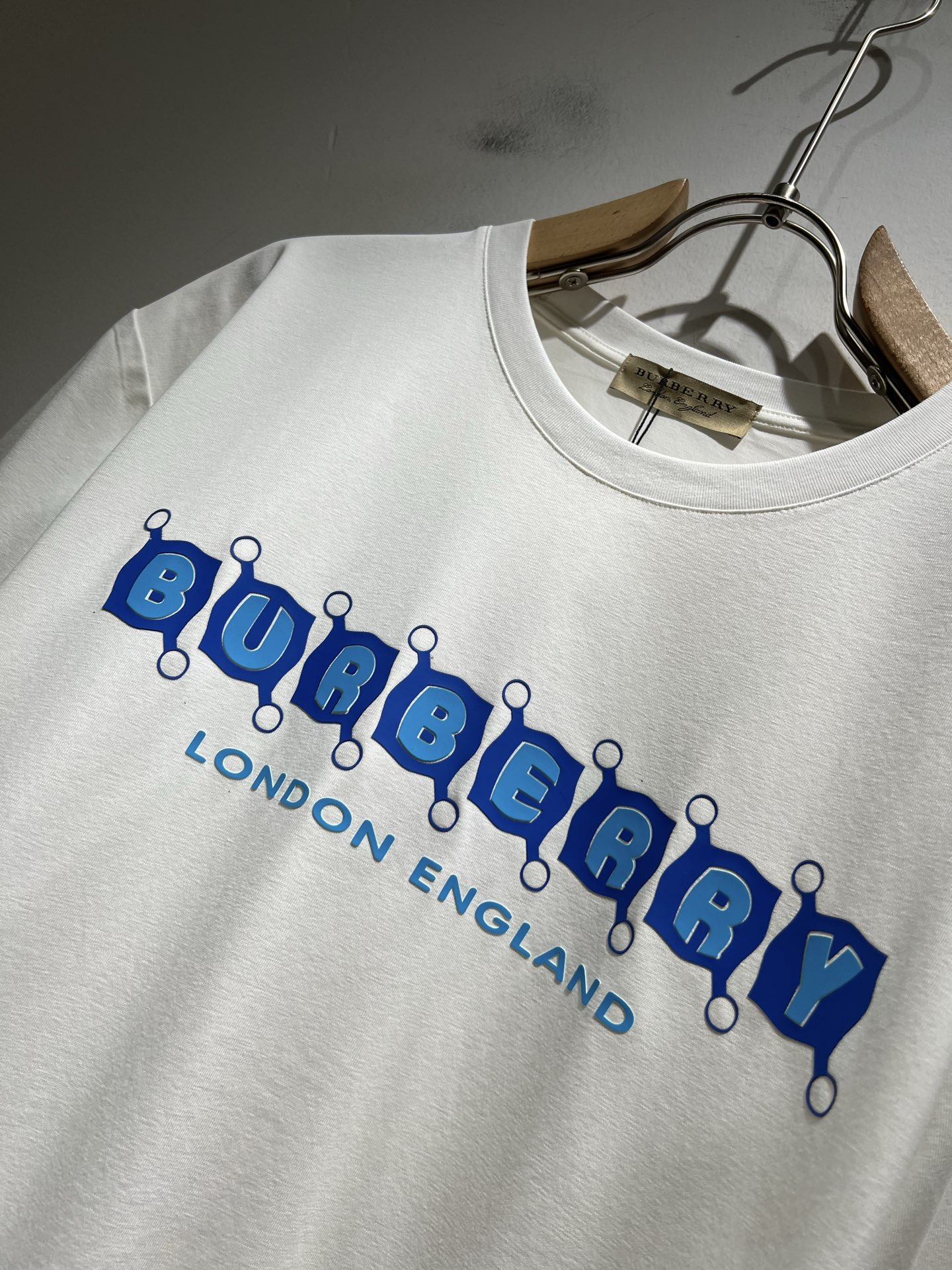 BURBER*Y巴*莉2025春夏新品男女同款👫短袖T恤，重磅来袭，最近比较火热的环保纯棉面料制作而成，