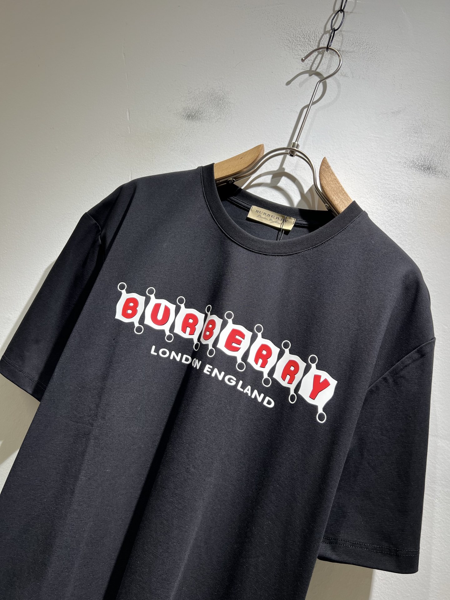 BURBER*Y巴*莉2025春夏新品男女同款👫短袖T恤，重磅来袭，最近比较火热的环保纯棉面料制作而成，