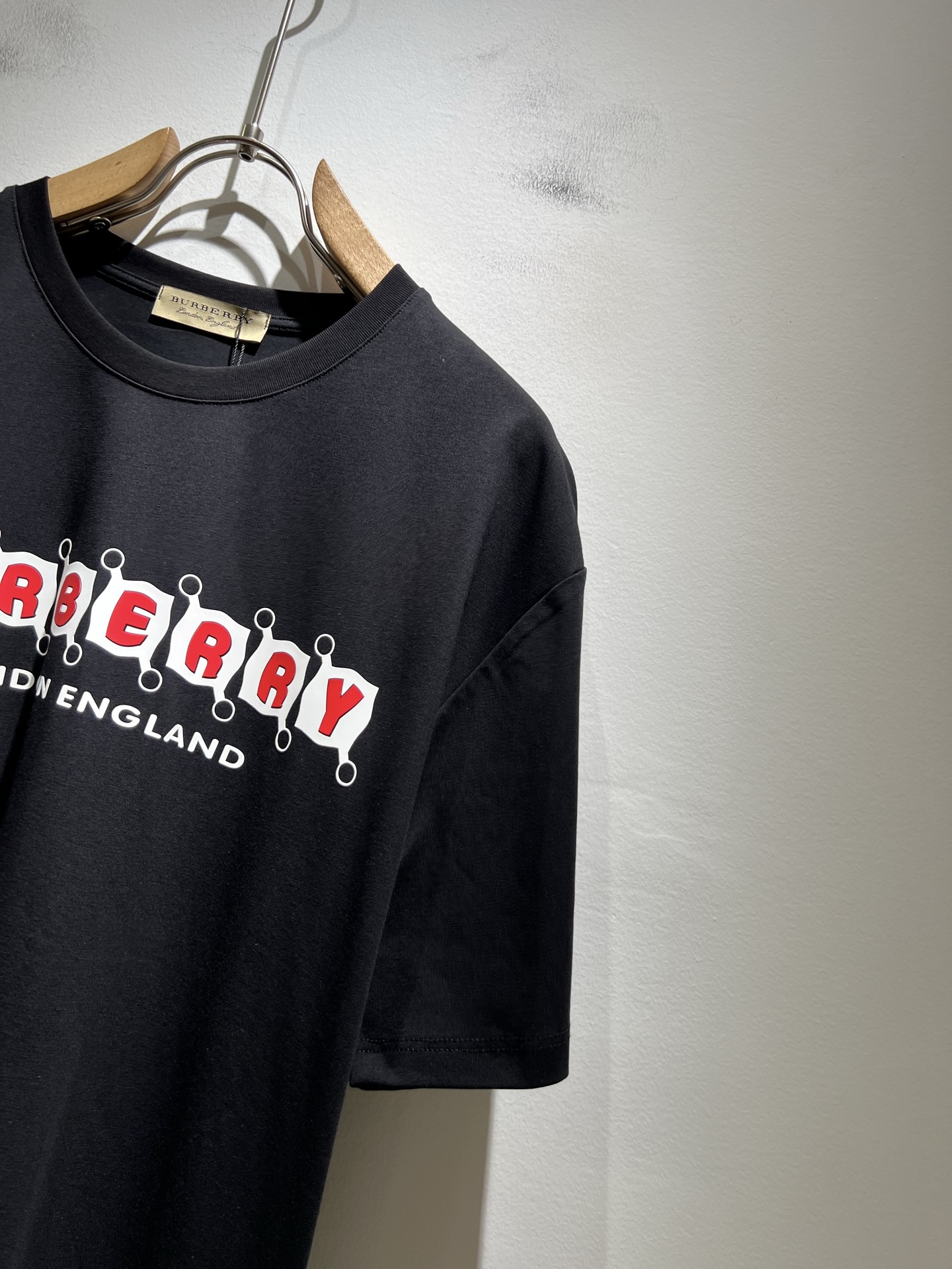 BURBER*Y巴*莉2025春夏新品男女同款👫短袖T恤，重磅来袭，最近比较火热的环保纯棉面料制作而成，