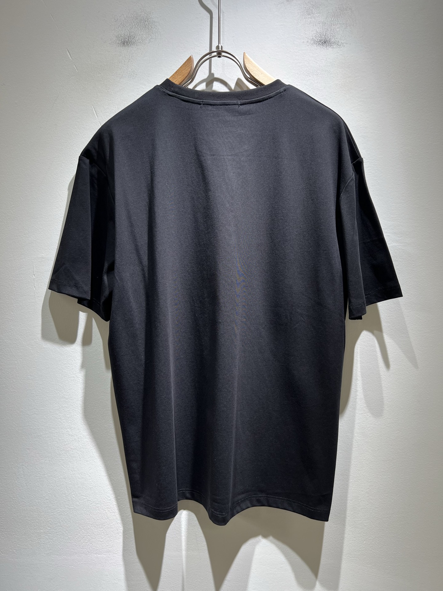   BURBER*Y巴*莉2025春夏新品男女同款👫短袖T恤，重磅来袭，最近比较火热的环保纯棉面料制作而