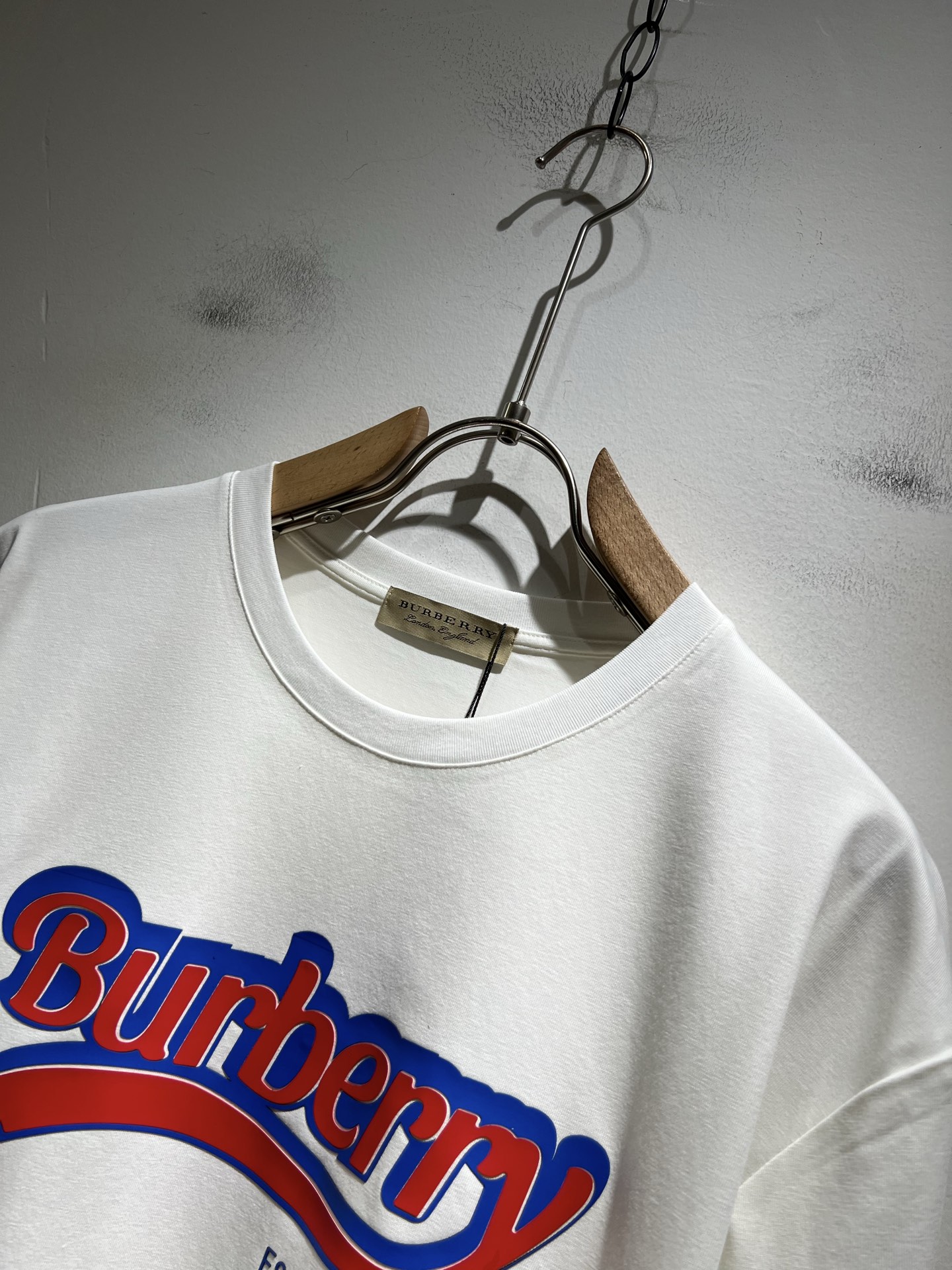   BURBER*Y巴*莉2025春夏新品男女同款👫短袖T恤，重磅来袭，最近比较火热的环保纯棉面料制作而