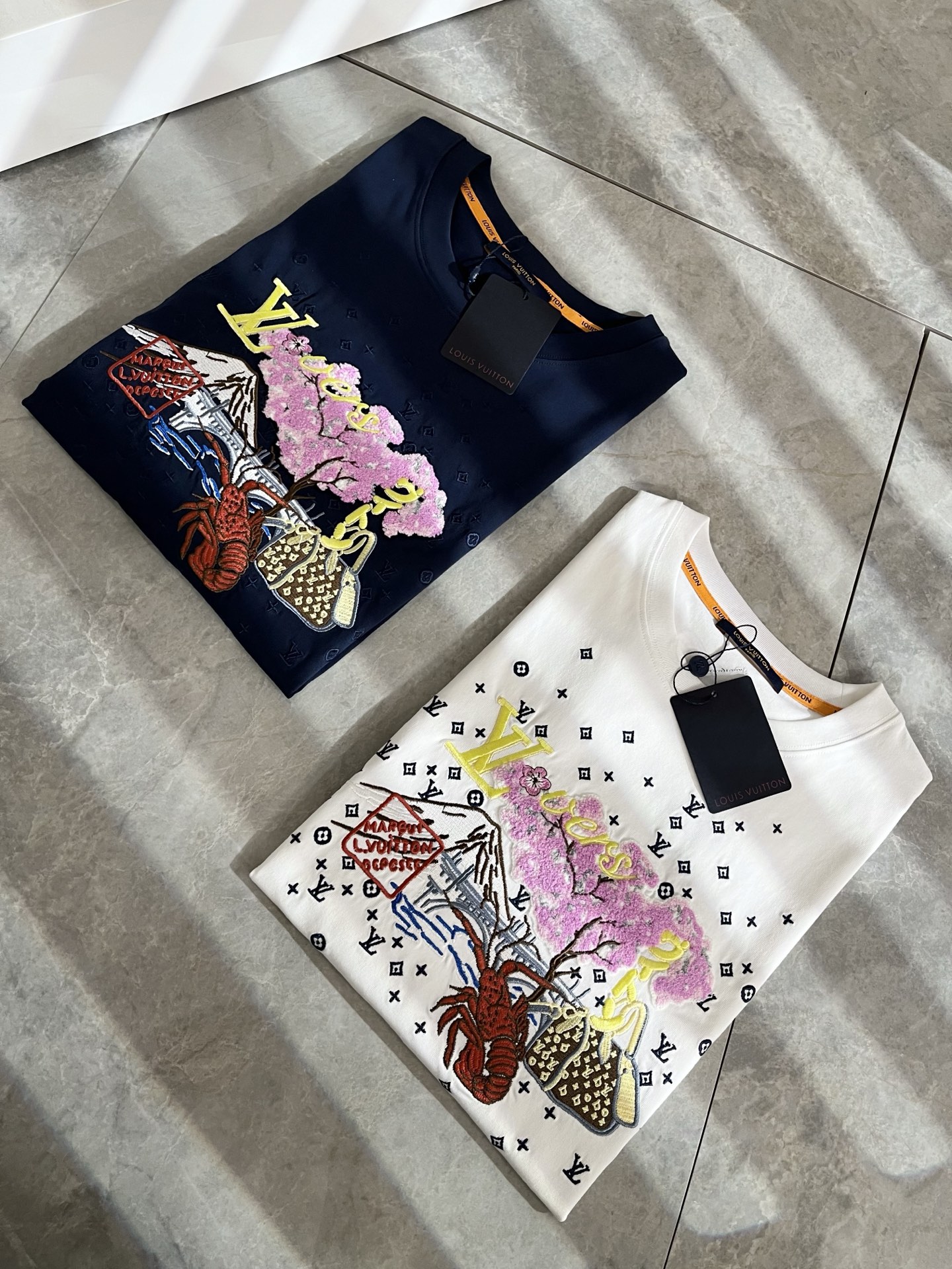 LouisVuitt*路易*登 2025春夏全新系列单品上线，非常时髦前卫的一款男女同款短袖T恤，标识l