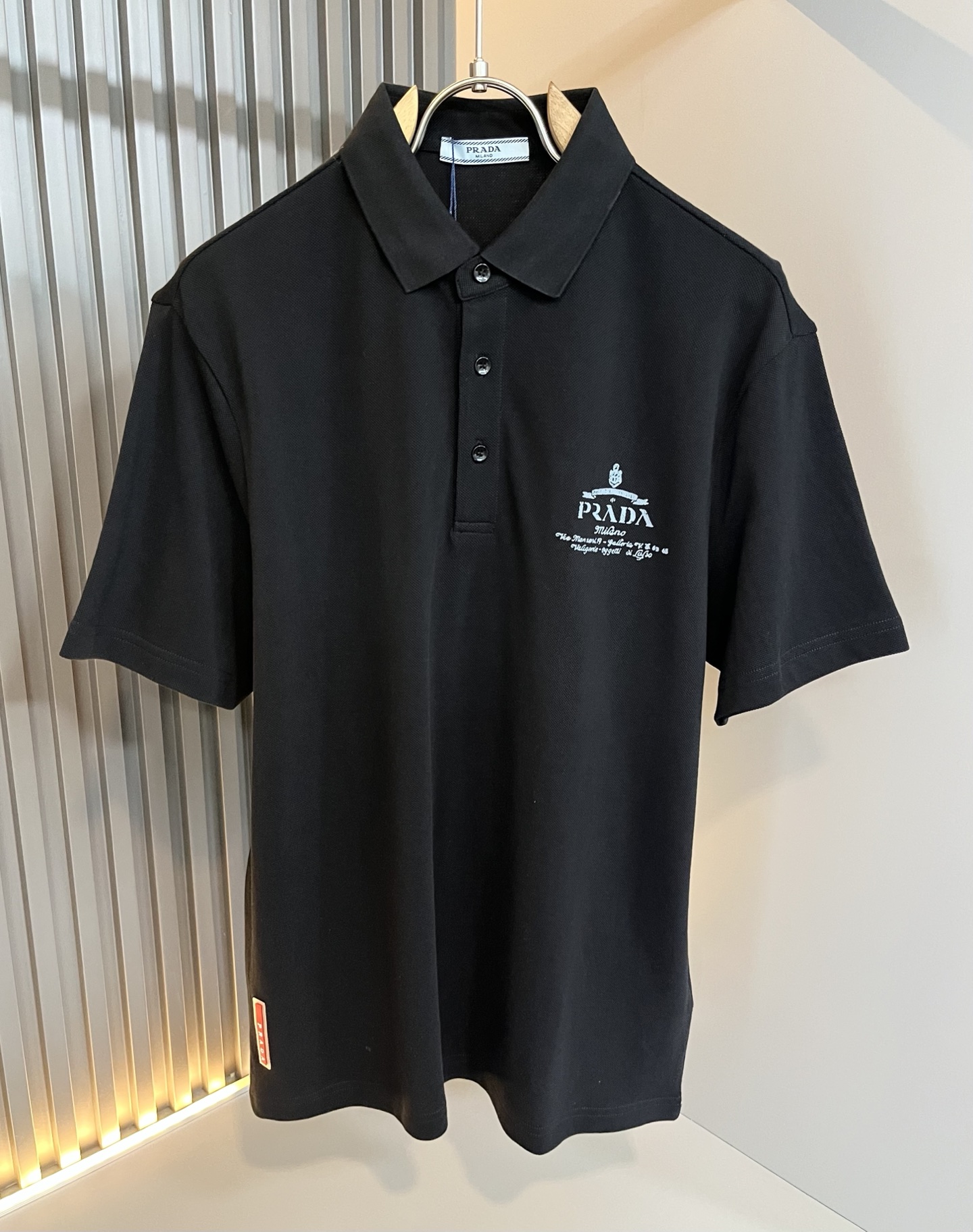 Prad*普*达 2025春夏季新款经典元素短袖Polo衫，经典大方的款式，可以穿十年都还是流行的那种，