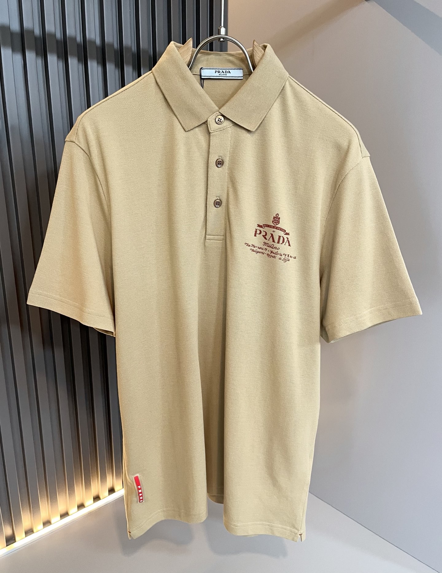 Prad*普*达 2025春夏季新款经典元素短袖Polo衫，经典大方的款式，可以穿十年都还是流行的那种，