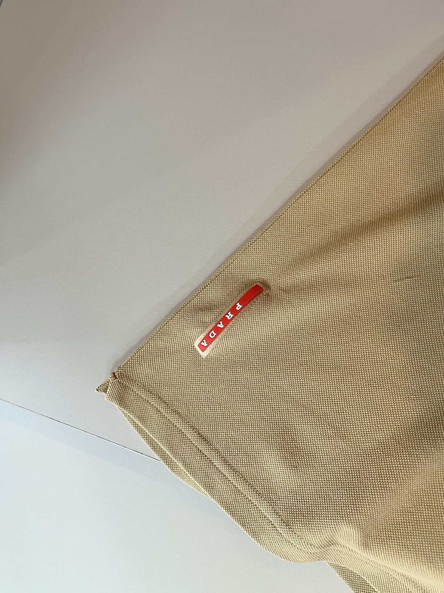 Prad*普*达 2025春夏季新款经典元素短袖Polo衫，经典大方的款式，可以穿十年都还是流行的那种，