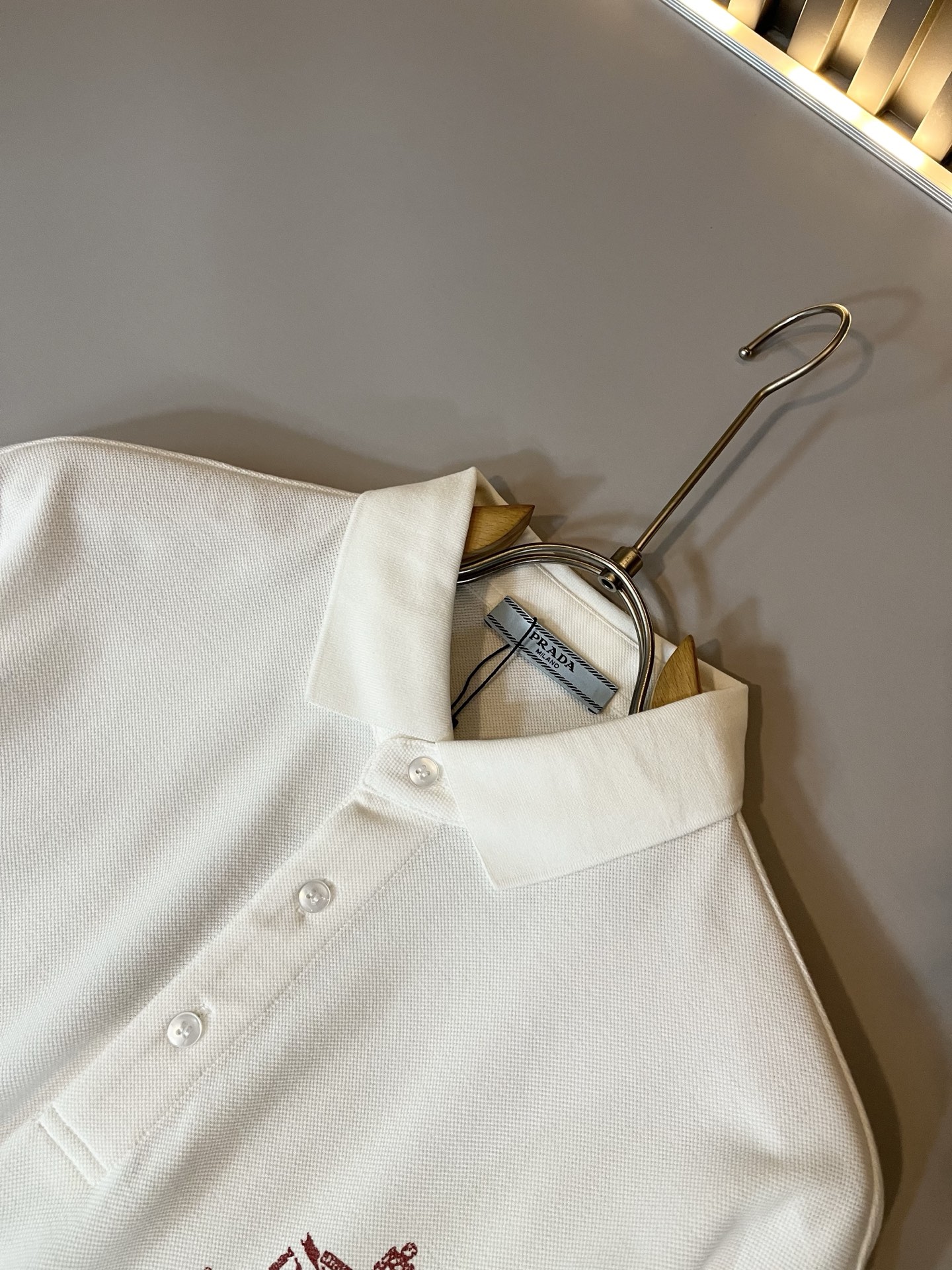 Prad*普*达 2025春夏季新款经典元素短袖Polo衫，经典大方的款式，可以穿十年都还是流行的那种，