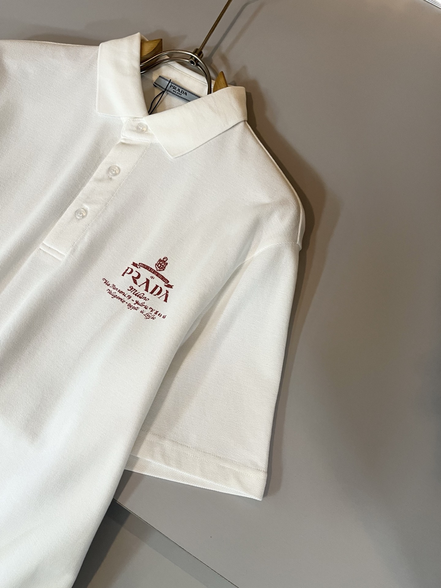 Prad*普*达 2025春夏季新款经典元素短袖Polo衫，经典大方的款式，可以穿十年都还是流行的那种，