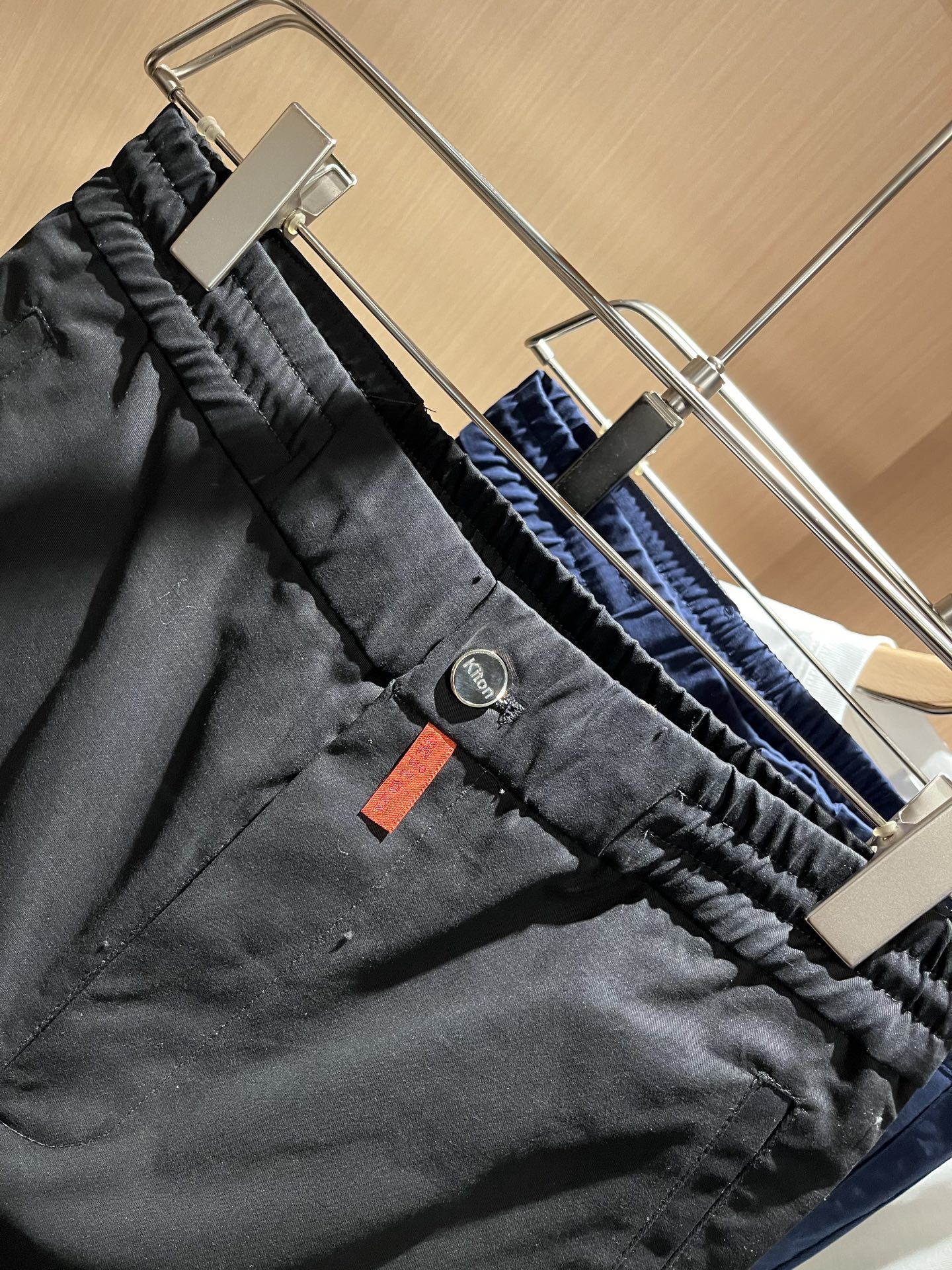 Kiton 2025秋冬新品男士高端休闲百搭四季通勤修身剪裁休闲裤！对于粉丝来说，这样大气的经典设计足矣