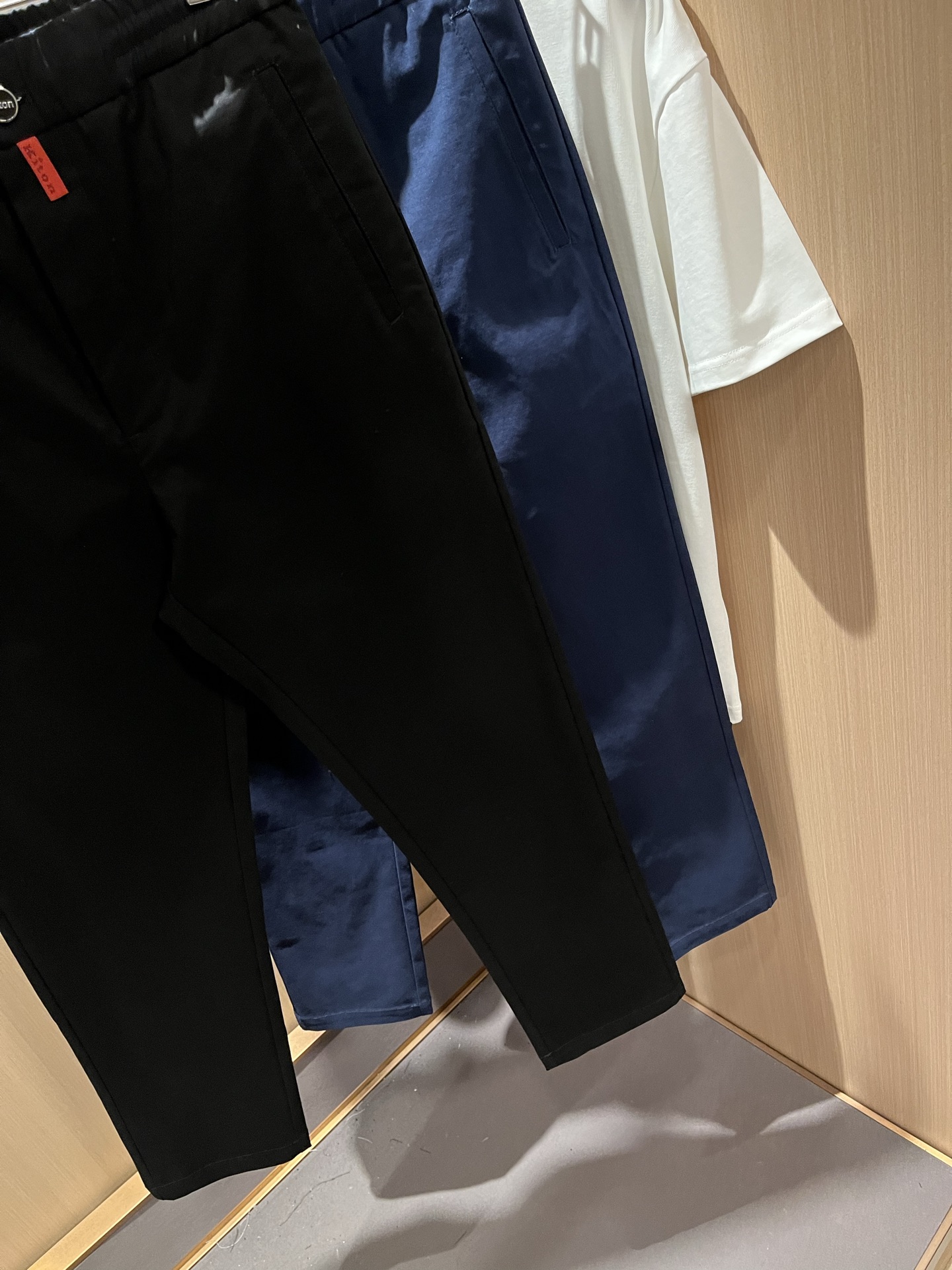 Kiton 2025秋冬新品男士高端休闲百搭四季通勤修身剪裁休闲裤！对于粉丝来说，这样大气的经典设计足矣