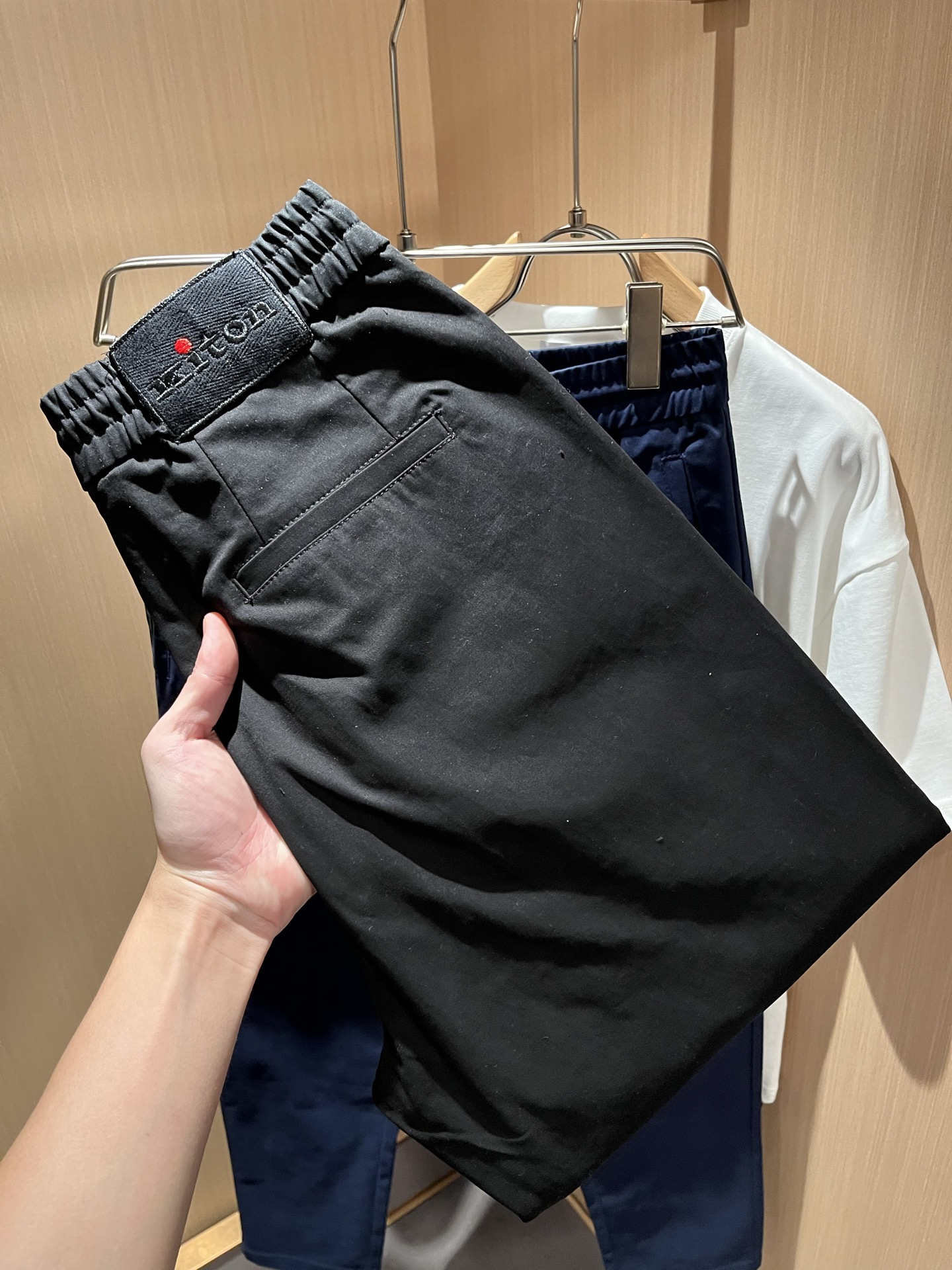 Kiton 2025秋冬新品男士高端休闲百搭四季通勤修身剪裁休闲裤！对于粉丝来说，这样大气的经典设计足矣