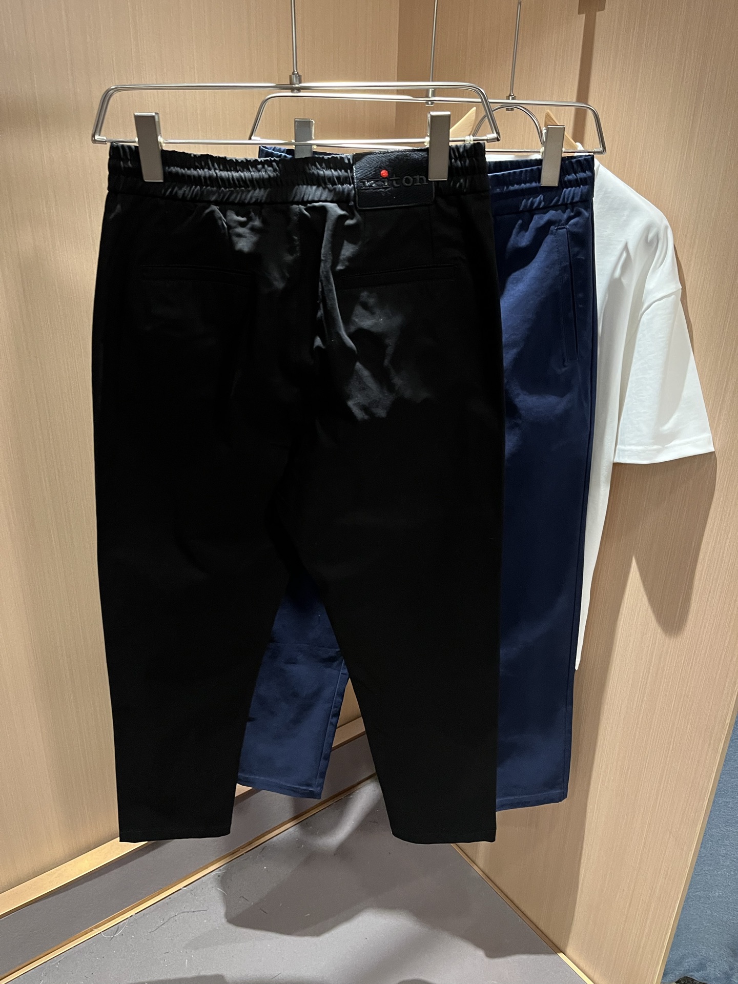 Kiton 2025秋冬新品男士高端休闲百搭四季通勤修身剪裁休闲裤！对于粉丝来说，这样大气的经典设计足矣