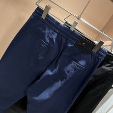 Kiton 2025秋冬新品男士高端休闲百搭四季通勤修身剪裁休闲裤!对于粉丝来说,这样大气的经典设计足矣 Kiton 2025秋冬新品男士高端休闲百搭四季通勤修身剪裁休闲裤!对于粉丝来说,这样大气的经典设计足矣