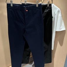 Kiton 2025秋冬新品男士高端休闲百搭四季通勤修身剪裁休闲裤!对于粉丝来说,这样大气的经典设计足矣 Kiton 2025秋冬新品男士高端休闲百搭四季通勤修身剪裁休闲裤!对于粉丝来说,这样大气的经典设计足矣
