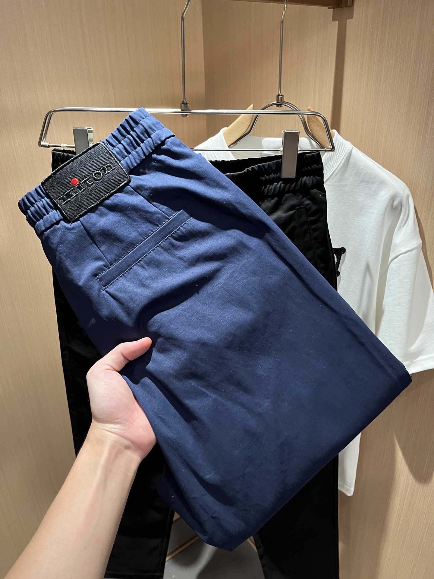 Kiton 2025秋冬新品男士高端休闲百搭四季通勤修身剪裁休闲裤！对于粉丝来说，这样大气的经典设计足矣