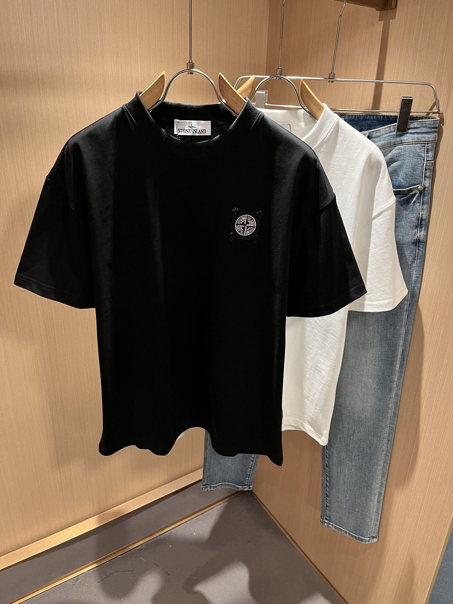 StoneIsland 石头岛 2025春夏新款男女同款👫短袖T恤，主创时尚注入了全新时尚能量。通过探索