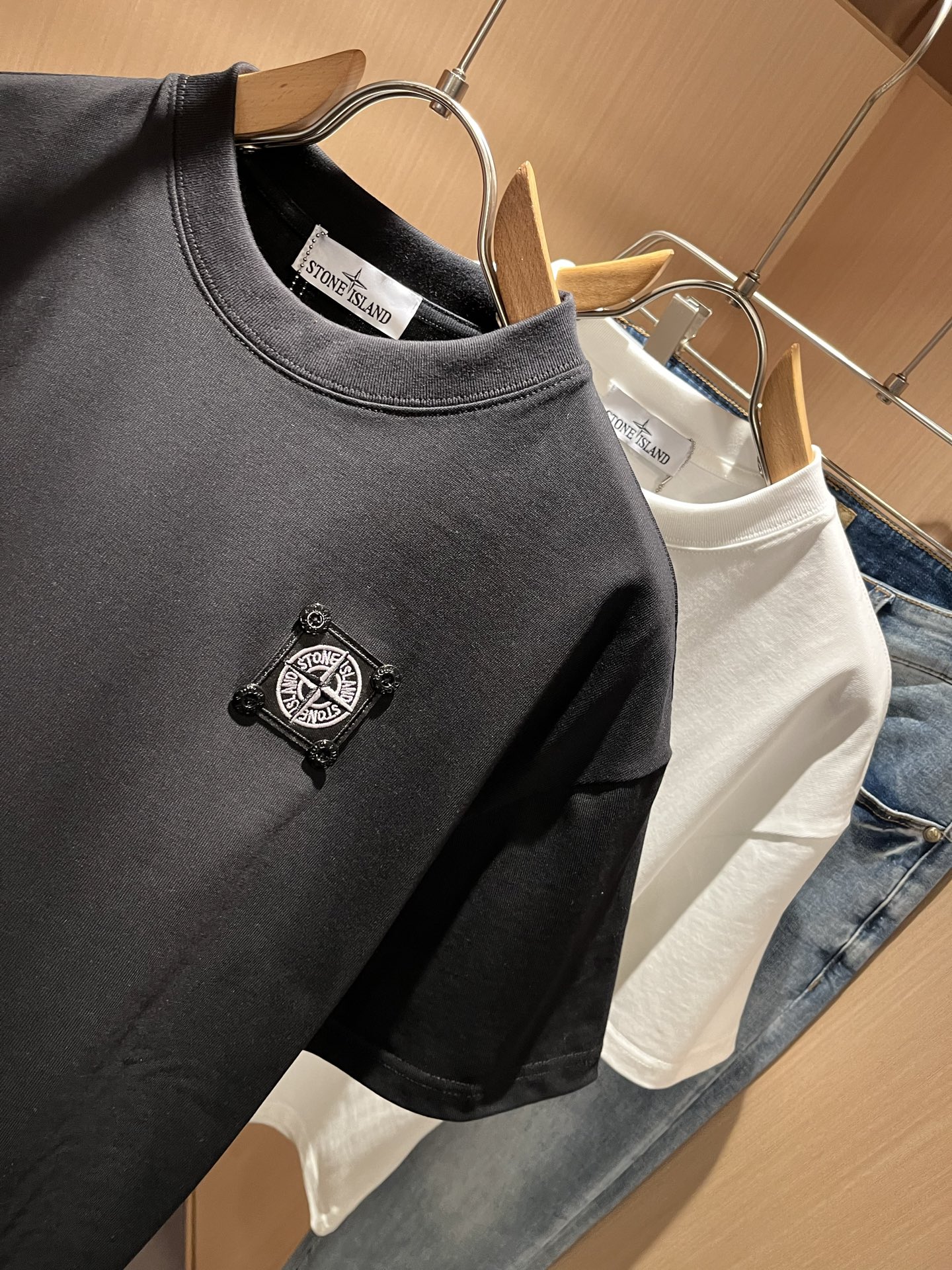 StoneIsland 石头岛 2025春夏新款男女同款👫短袖T恤，主创时尚注入了全新时尚能量。通过探索