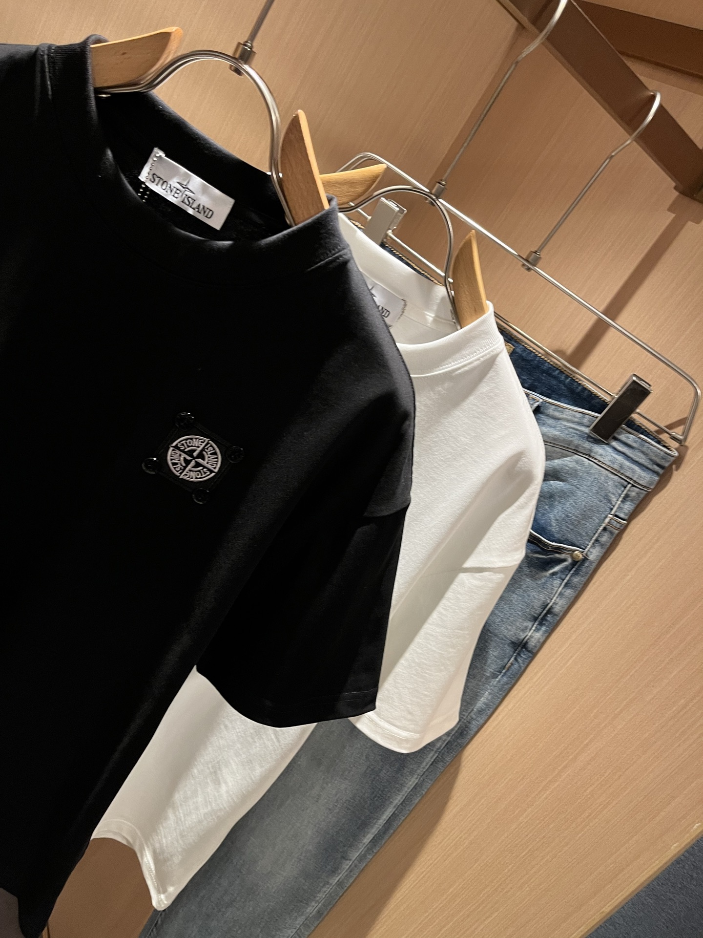 StoneIsland 石头岛 2025春夏新款男女同款👫短袖T恤，主创时尚注入了全新时尚能量。通过探索