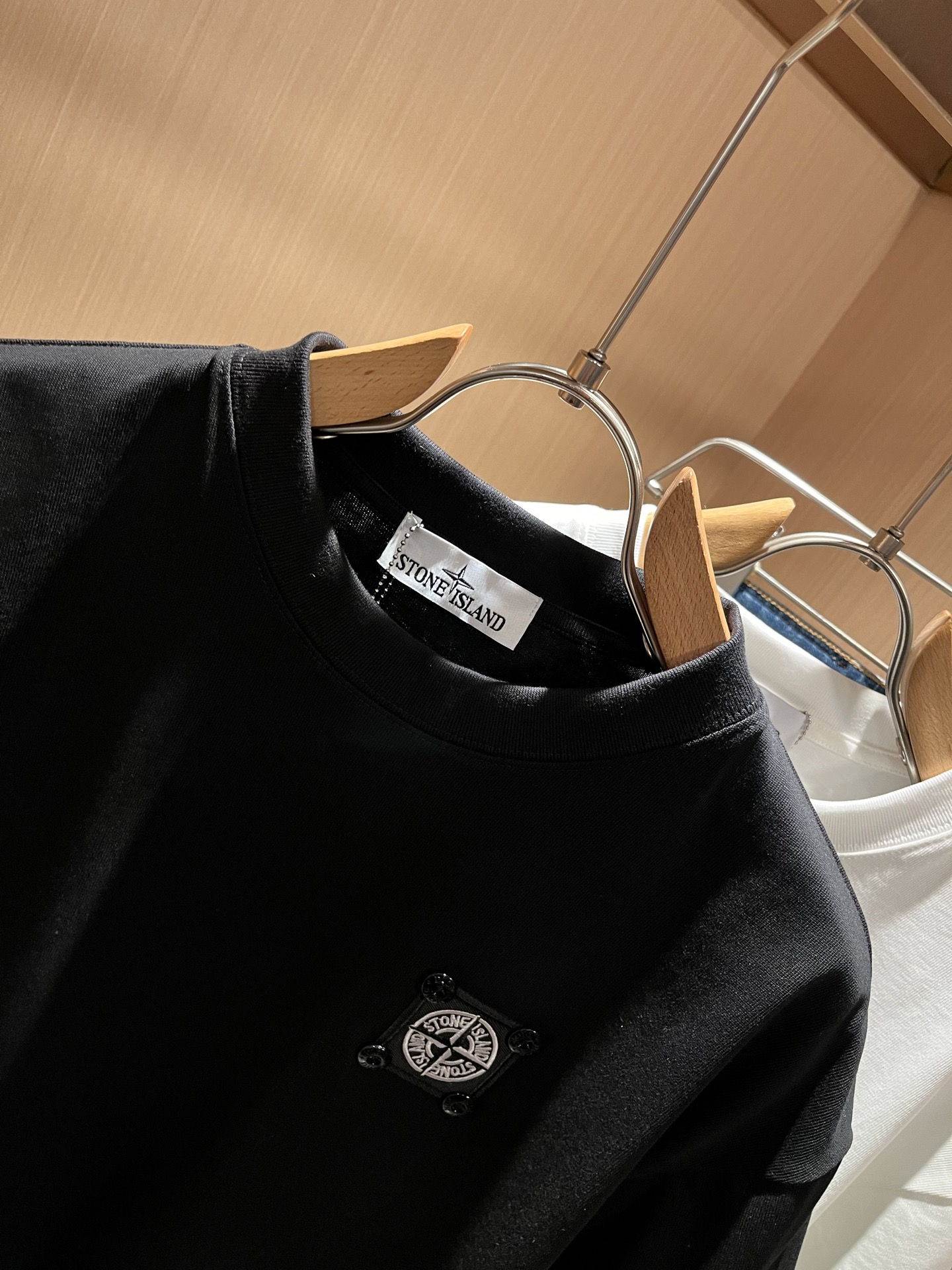 StoneIsland 石头岛 2025春夏新款男女同款👫短袖T恤，主创时尚注入了全新时尚能量。通过探索