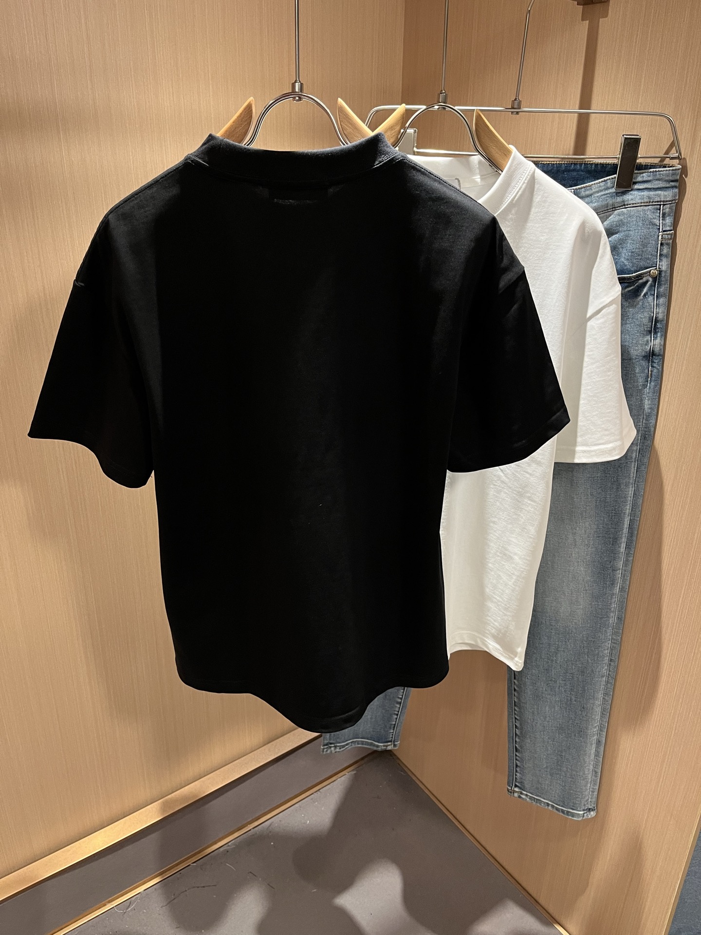 StoneIsland 石头岛 2025春夏新款男女同款👫短袖T恤，主创时尚注入了全新时尚能量。通过探索