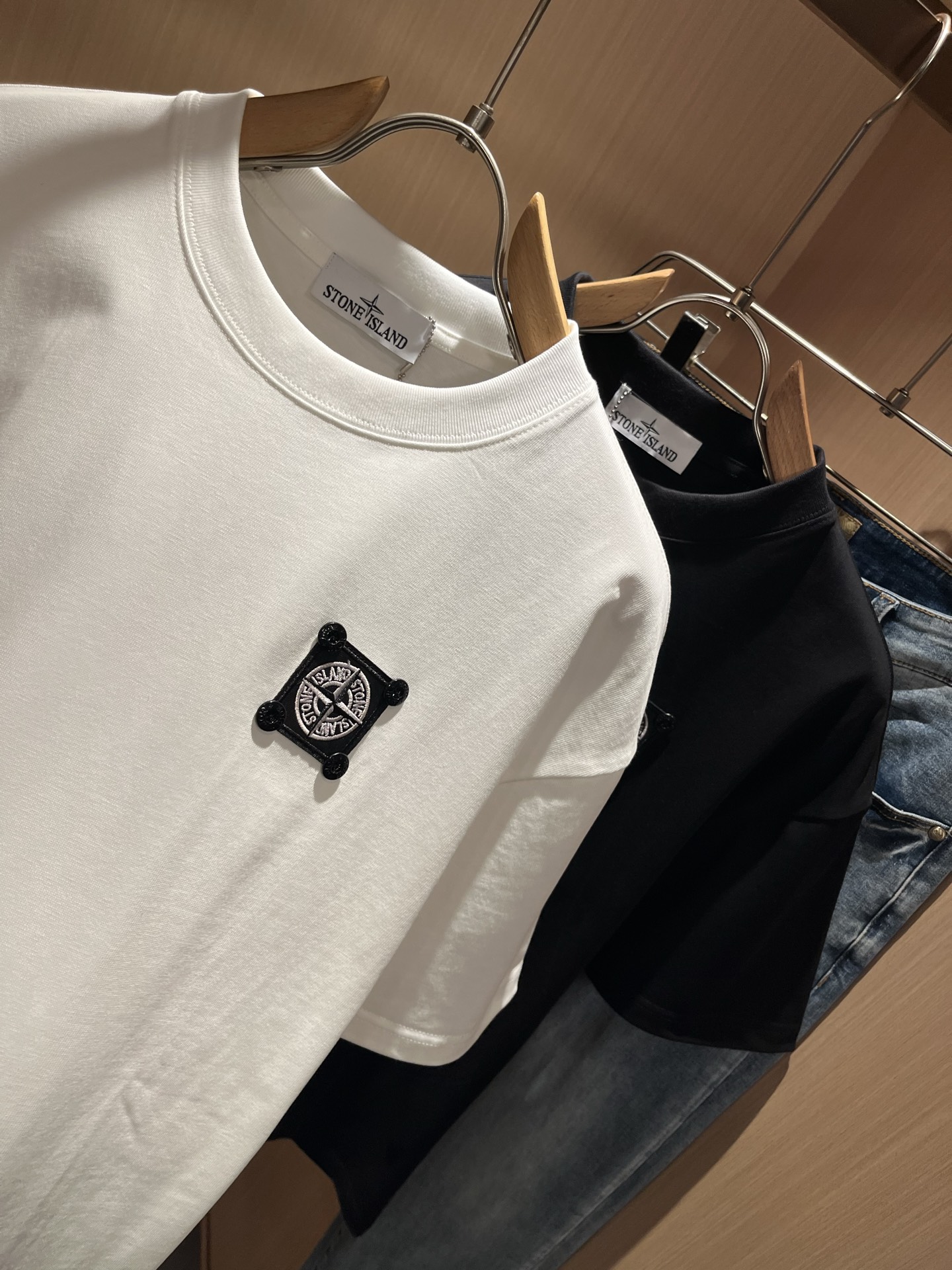 StoneIsland 石头岛 2025春夏新款男女同款👫短袖T恤，主创时尚注入了全新时尚能量。通过探索