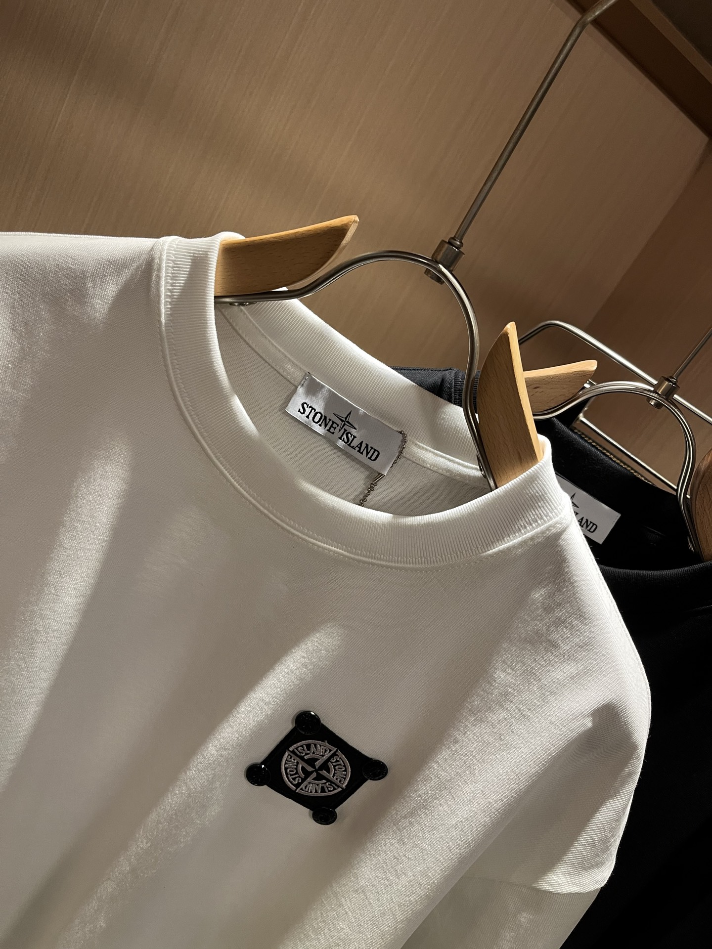 StoneIsland 石头岛 2025春夏新款男女同款👫短袖T恤，主创时尚注入了全新时尚能量。通过探索