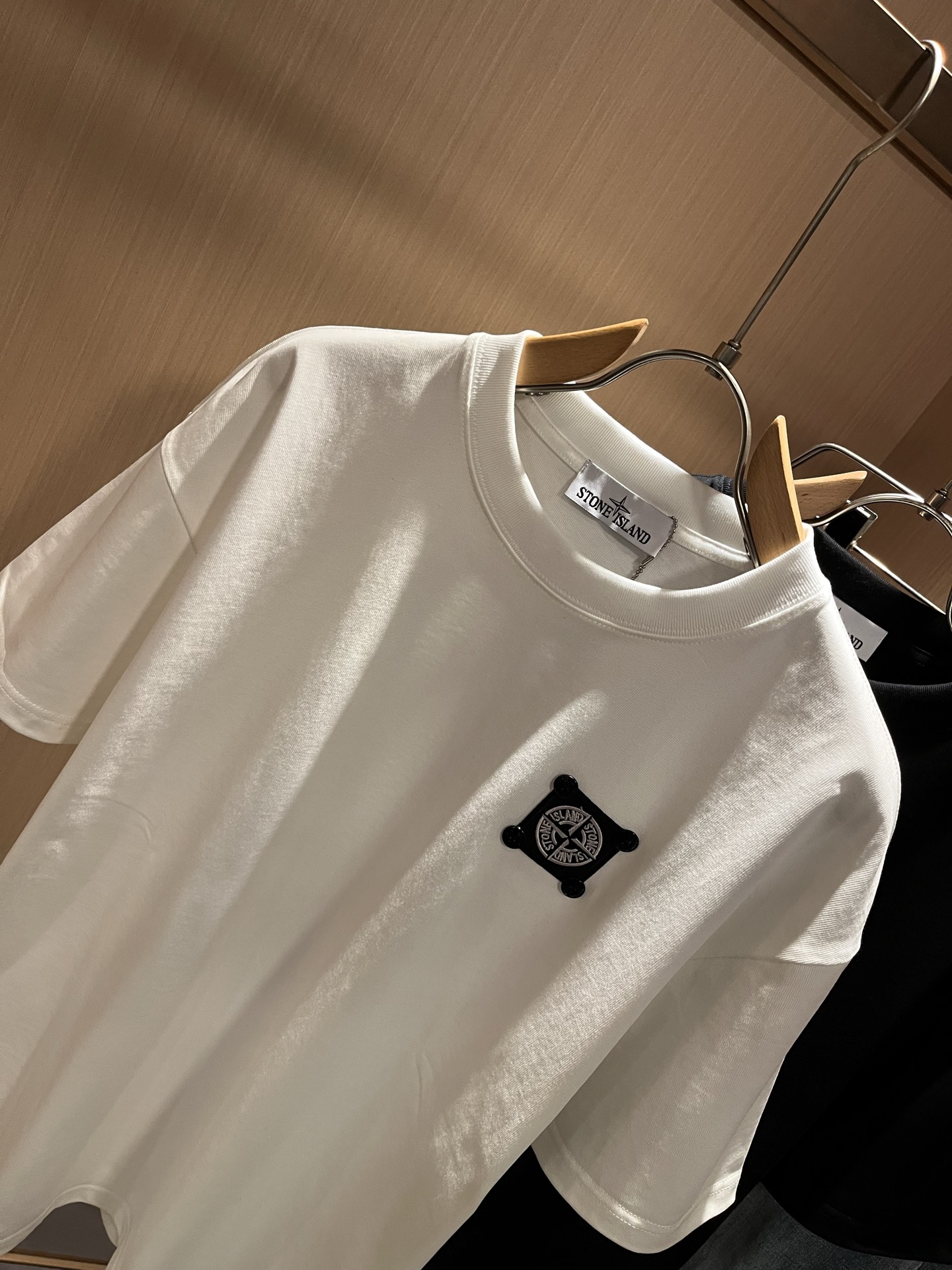 StoneIsland 石头岛 2025春夏新款男女同款👫短袖T恤，主创时尚注入了全新时尚能量。通过探索