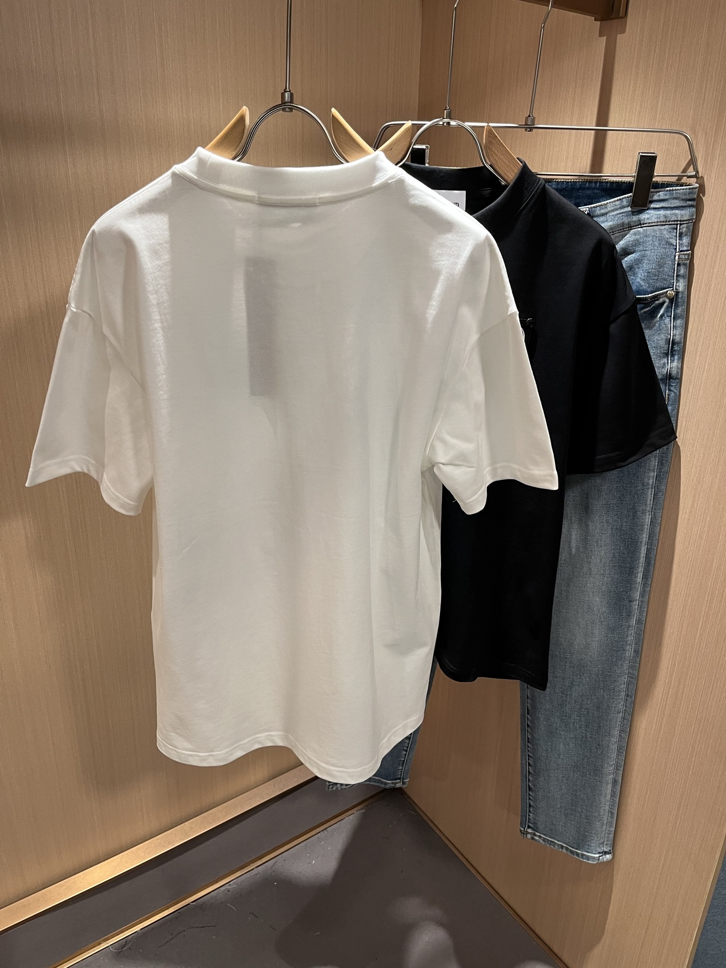 StoneIsland 石头岛 2025春夏新款男女同款👫短袖T恤，主创时尚注入了全新时尚能量。通过探索