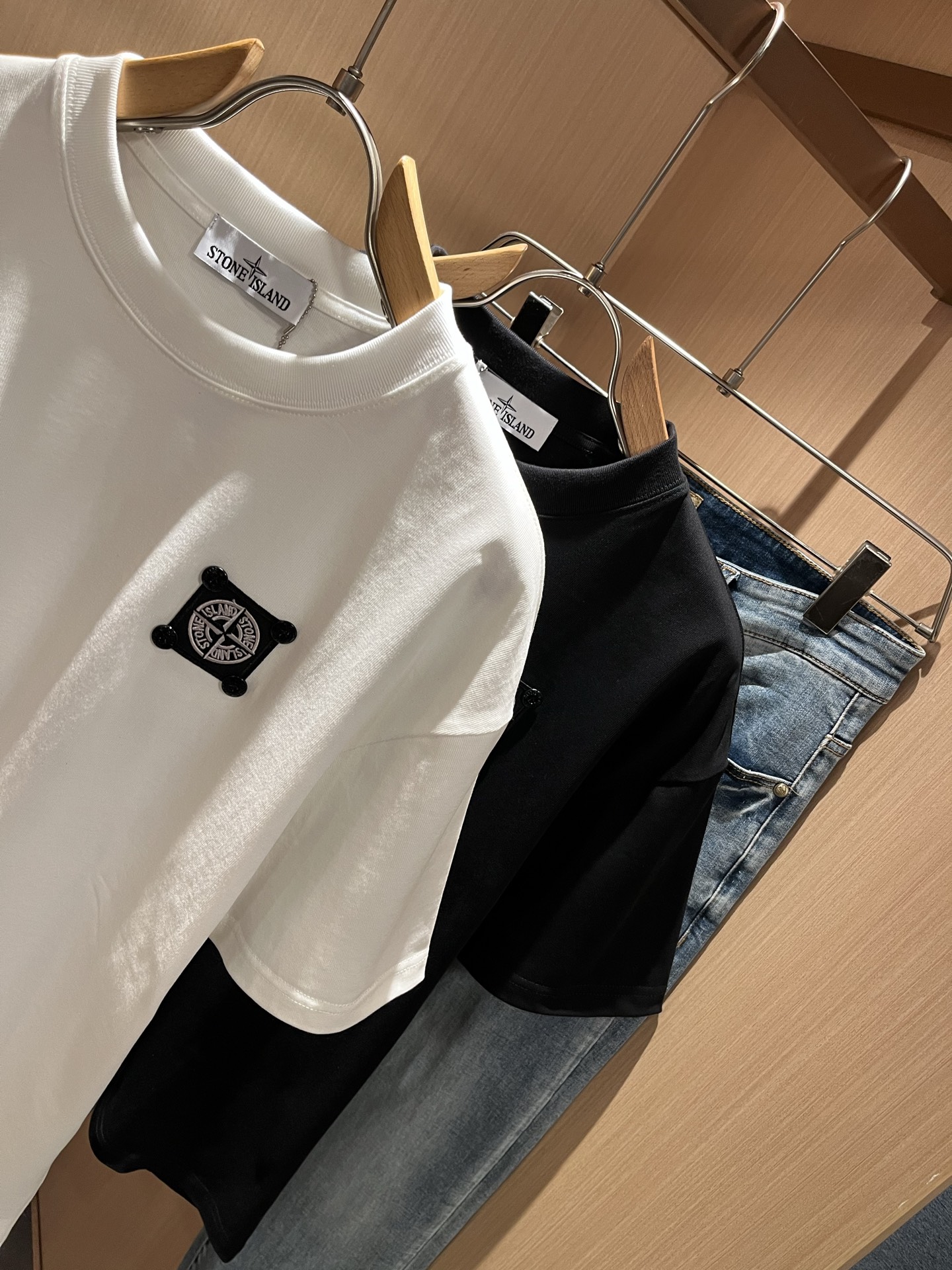 StoneIsland 石头岛 2025春夏新款男女同款👫短袖T恤，主创时尚注入了全新时尚能量。通过探索