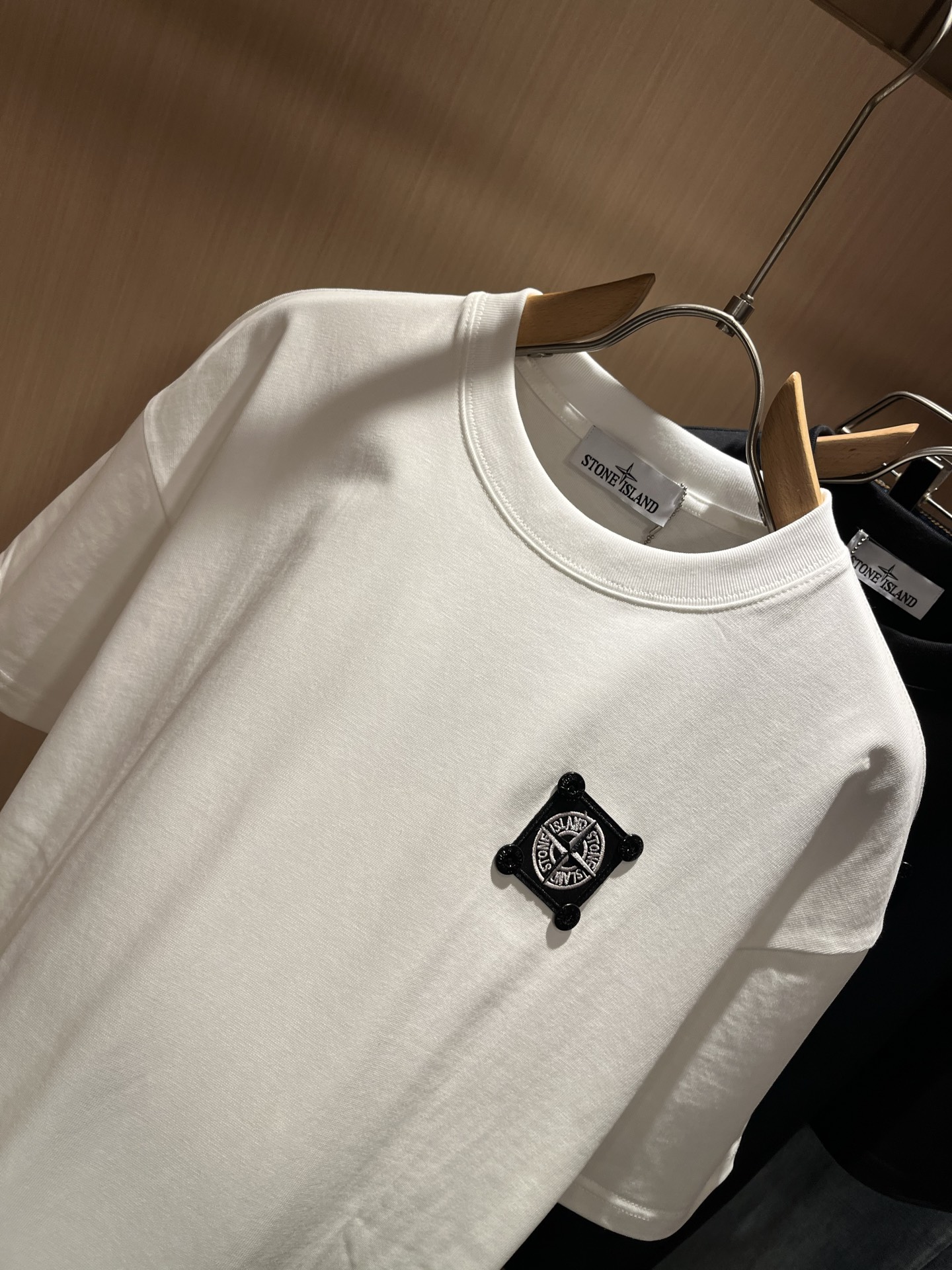 StoneIsland 石头岛 2025春夏新款男女同款👫短袖T恤，主创时尚注入了全新时尚能量。通过探索