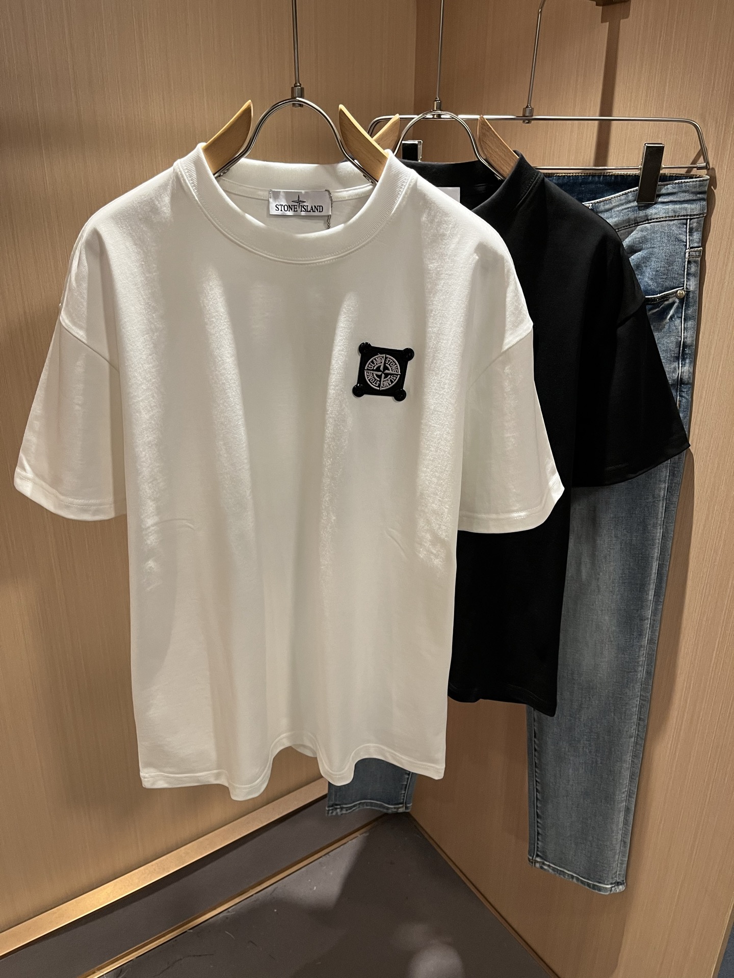 StoneIsland 石头岛 2025春夏新款男女同款👫短袖T恤，主创时尚注入了全新时尚能量。通过探索