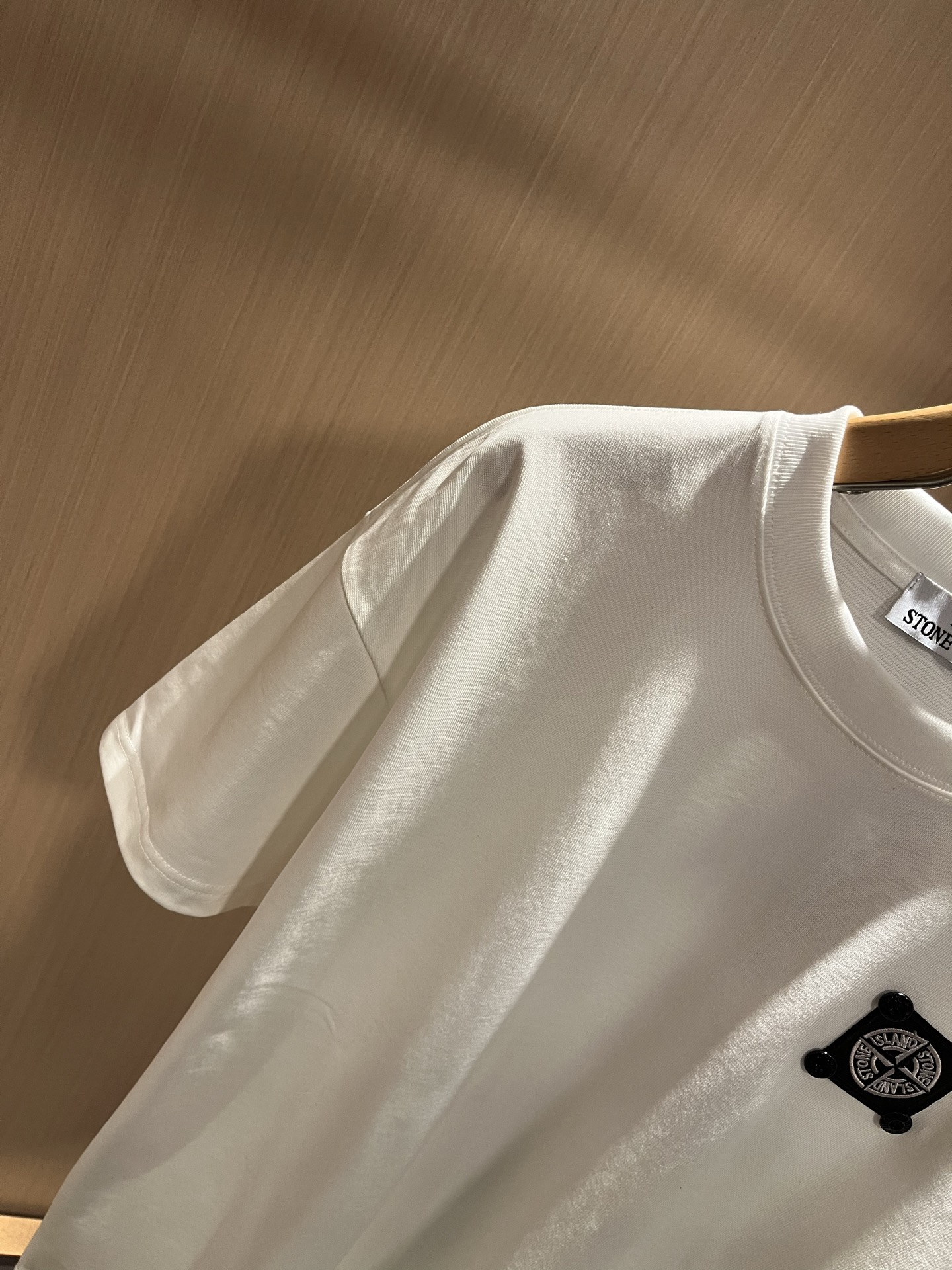 StoneIsland 石头岛 2025春夏新款男女同款👫短袖T恤，主创时尚注入了全新时尚能量。通过探索