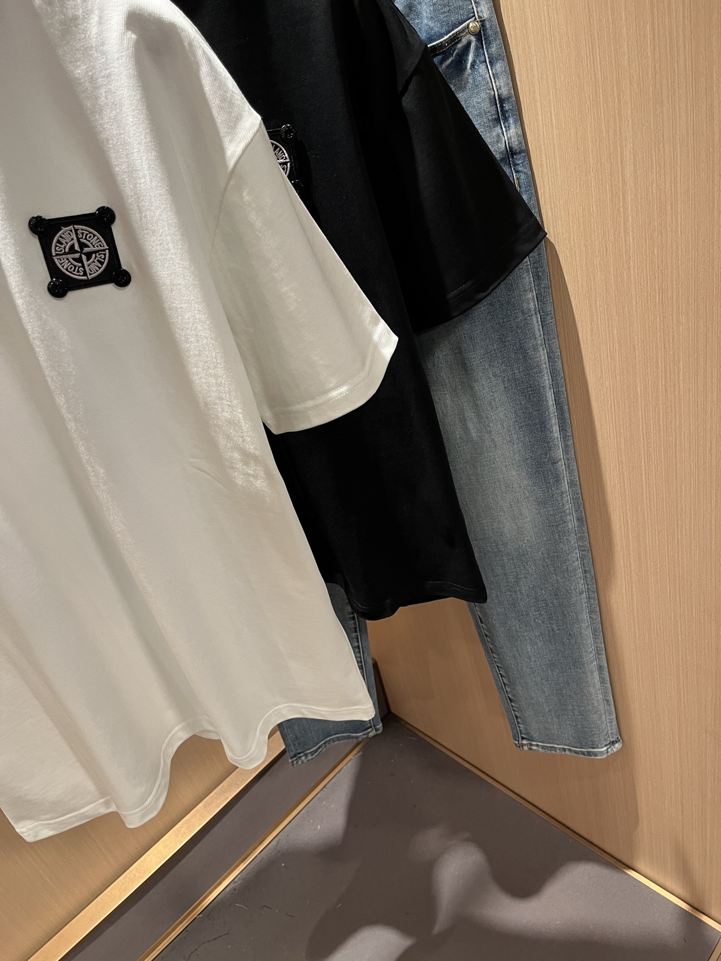 StoneIsland 石头岛 2025春夏新款男女同款👫短袖T恤，主创时尚注入了全新时尚能量。通过探索