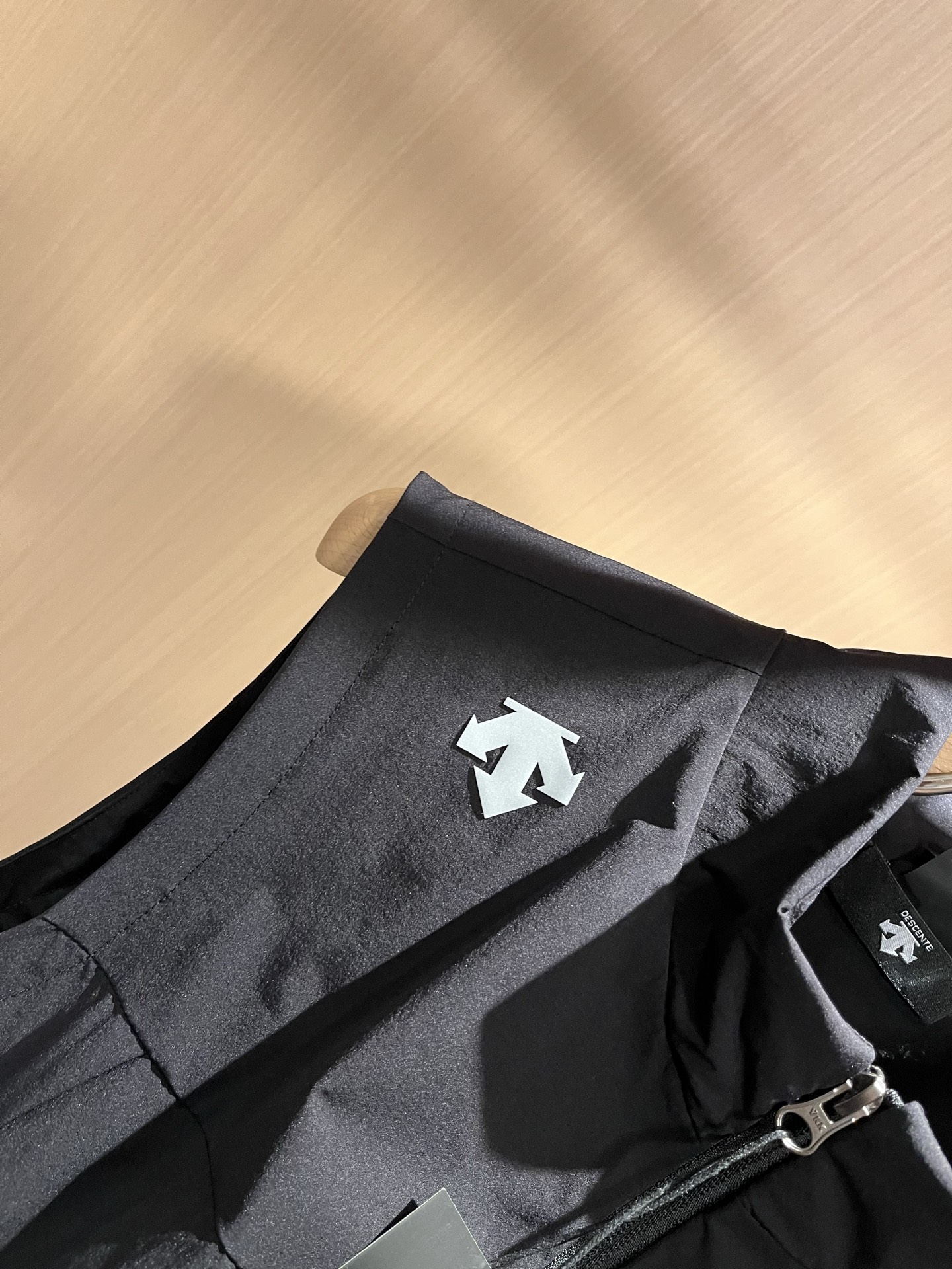 迪桑特DESCENTE，⚠️双面穿，2025秋冬新款男女同款马甲，自1935年荣耀至今的专业运动品牌。8