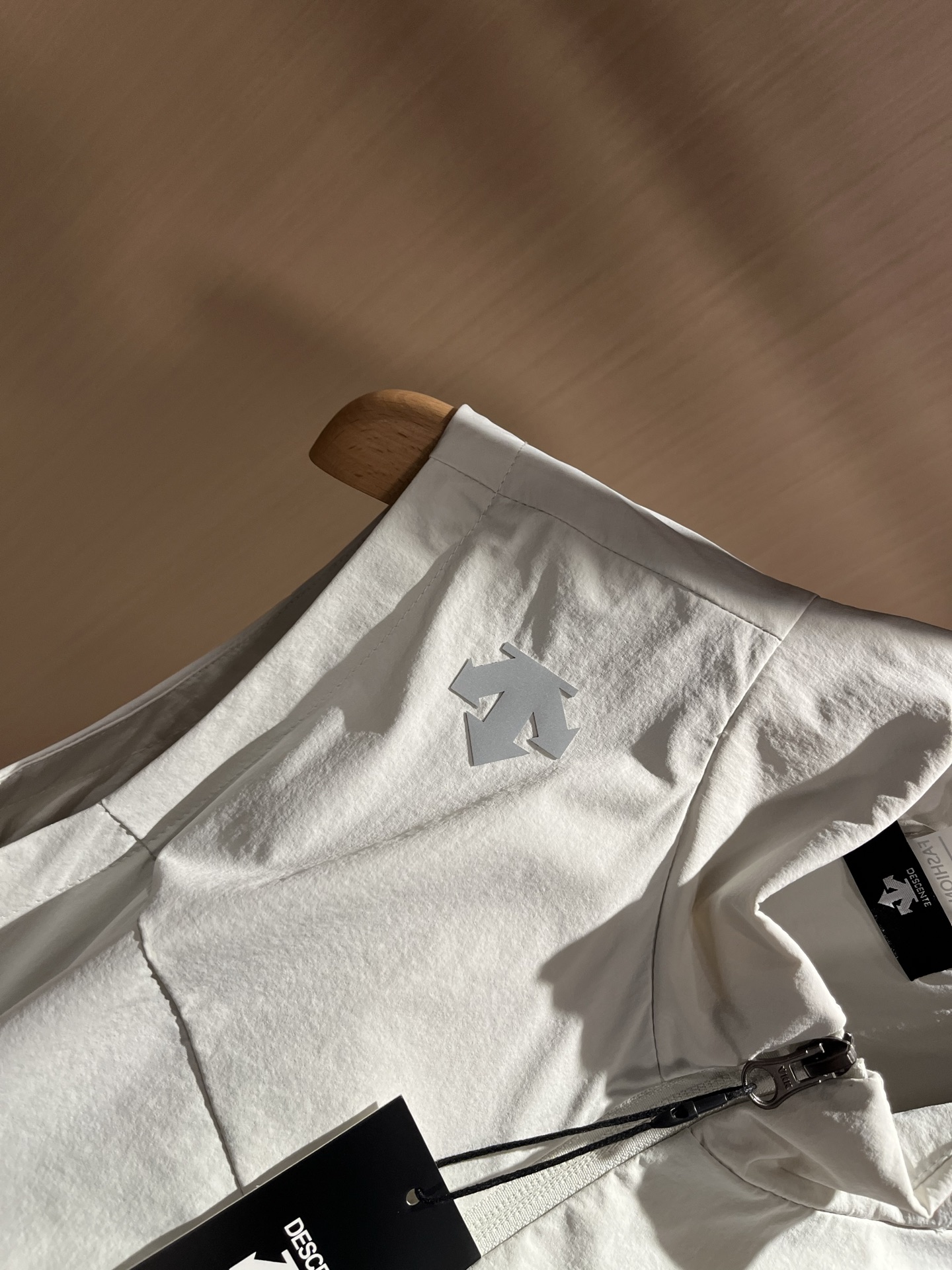 迪桑特DESCENTE，⚠️双面穿，2025秋冬新款男女同款马甲，自1935年荣耀至今的专业运动品牌。8