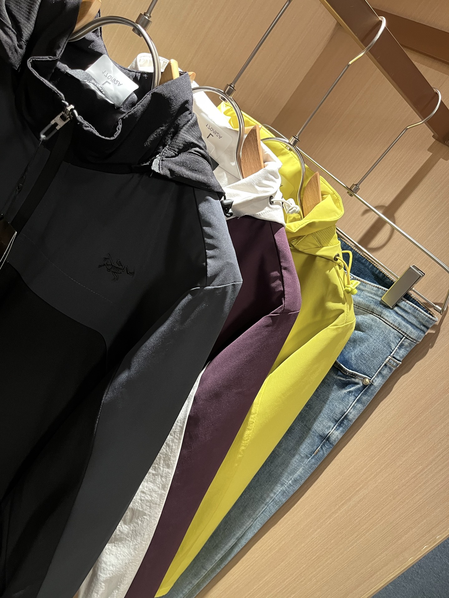 ARCTER*X始*祖鸟 2025秋冬新款男女同款👫夹克外套，户外品牌可能大家第一想到的就是加拿大鹅、始