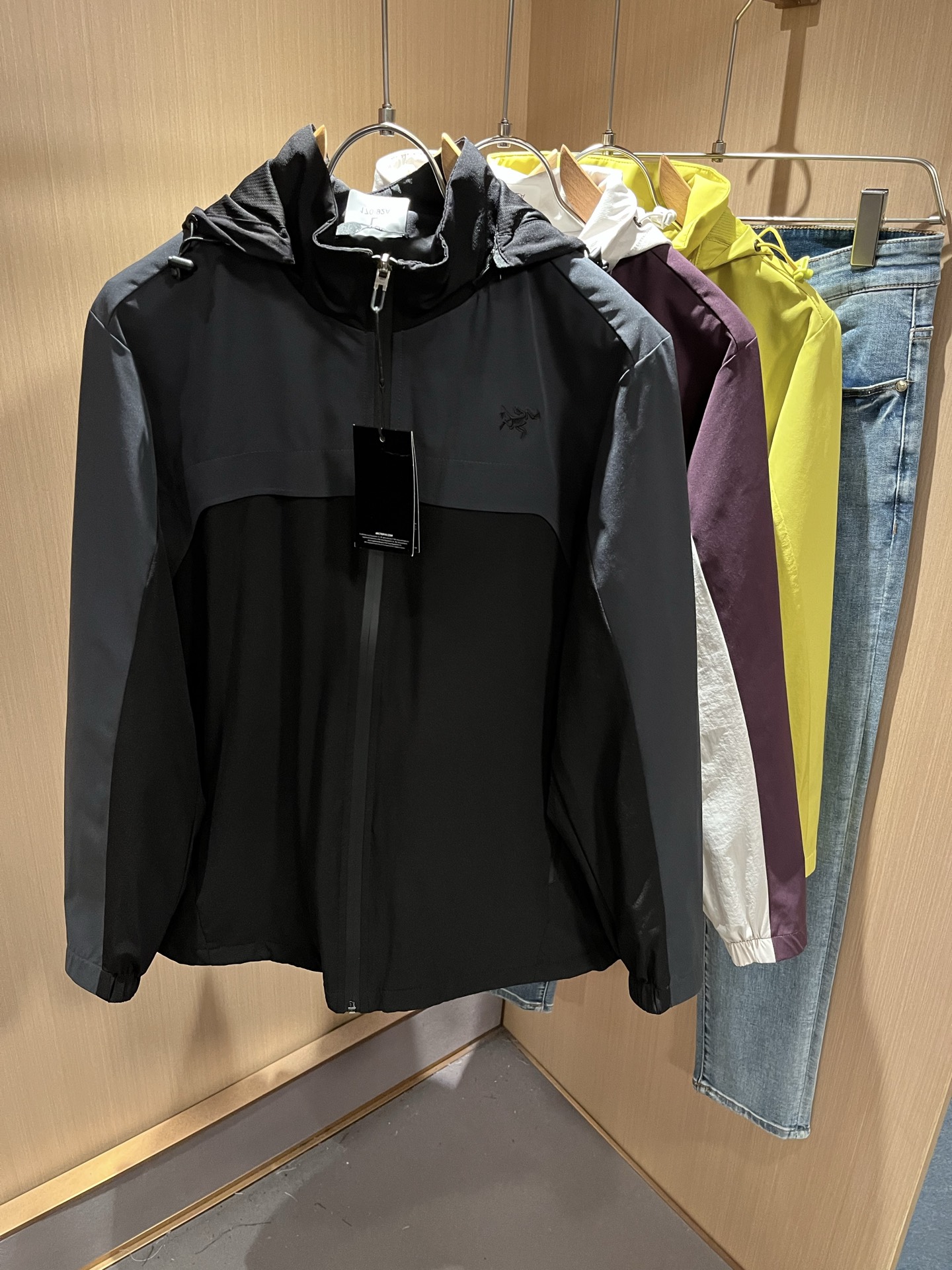 ARCTER*X始*祖鸟 2025秋冬新款男女同款👫夹克外套，户外品牌可能大家第一想到的就是加拿大鹅、始