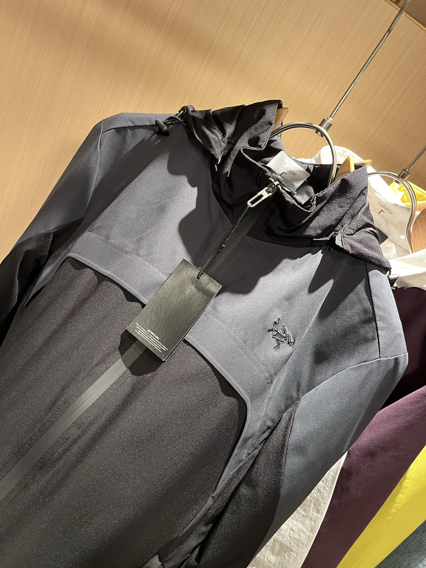 ARCTER*X始*祖鸟 2025秋冬新款男女同款👫夹克外套，户外品牌可能大家第一想到的就是加拿大鹅、始