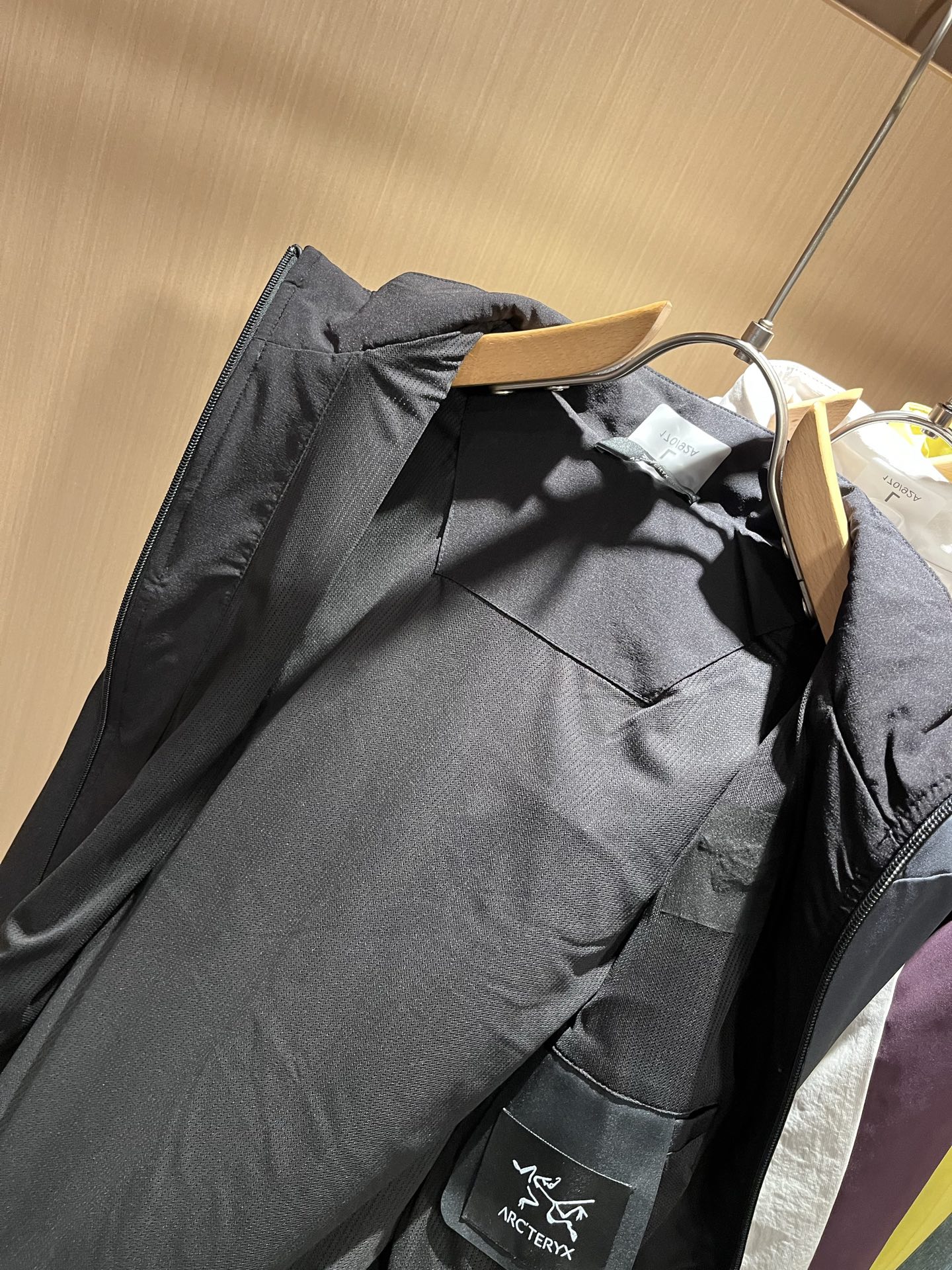 ARCTER*X始*祖鸟 2025秋冬新款男女同款👫夹克外套，户外品牌可能大家第一想到的就是加拿大鹅、始