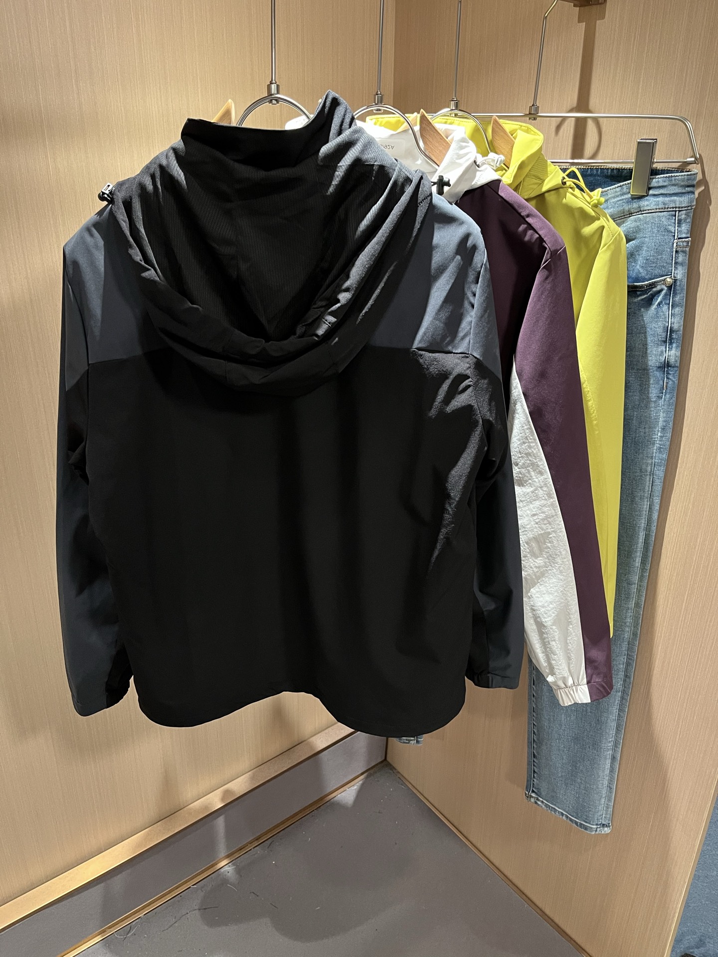 ARCTER*X始*祖鸟 2025秋冬新款男女同款👫夹克外套，户外品牌可能大家第一想到的就是加拿大鹅、始