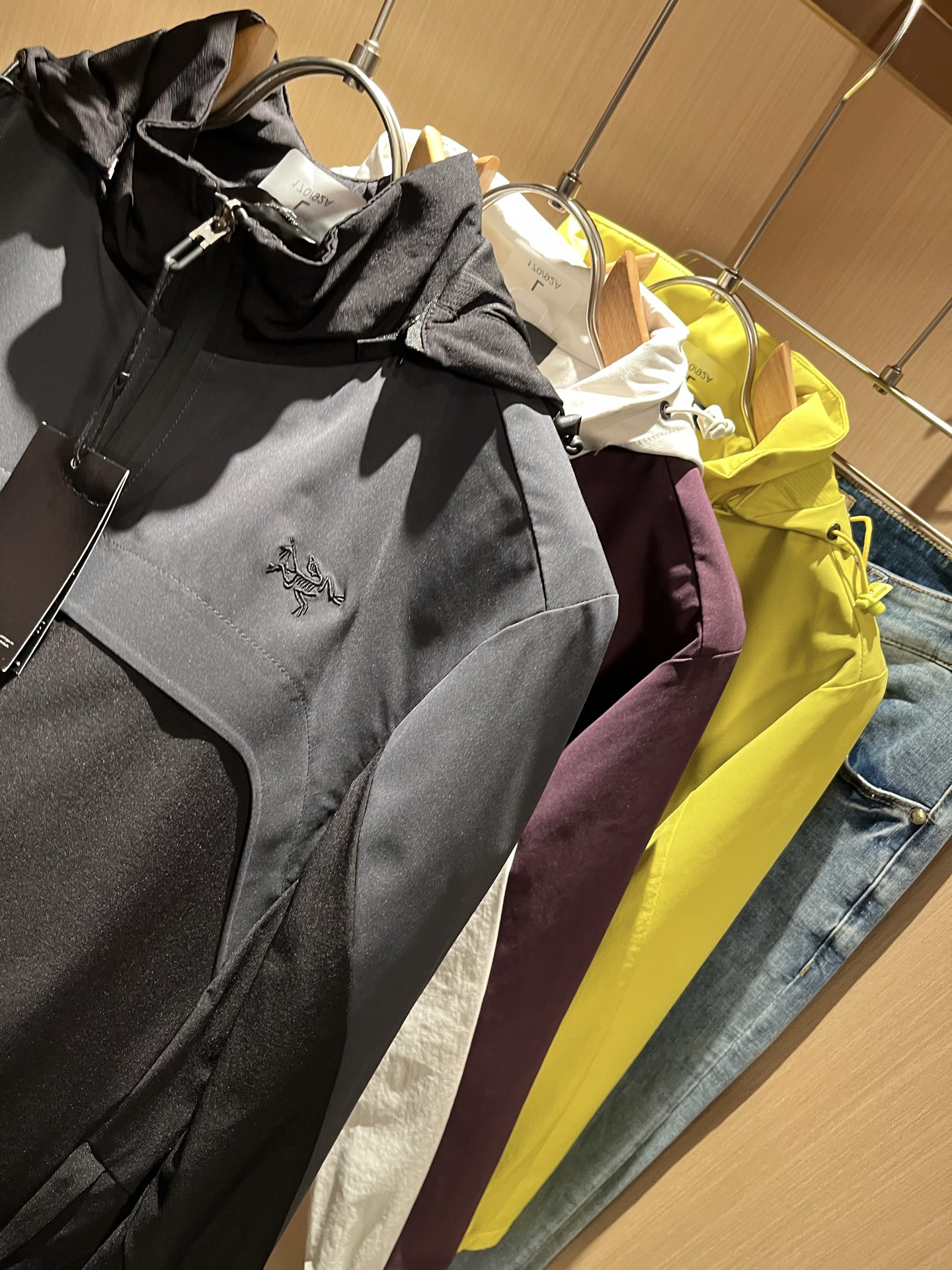 ARCTER*X始*祖鸟 2025秋冬新款男女同款👫夹克外套，户外品牌可能大家第一想到的就是加拿大鹅、始