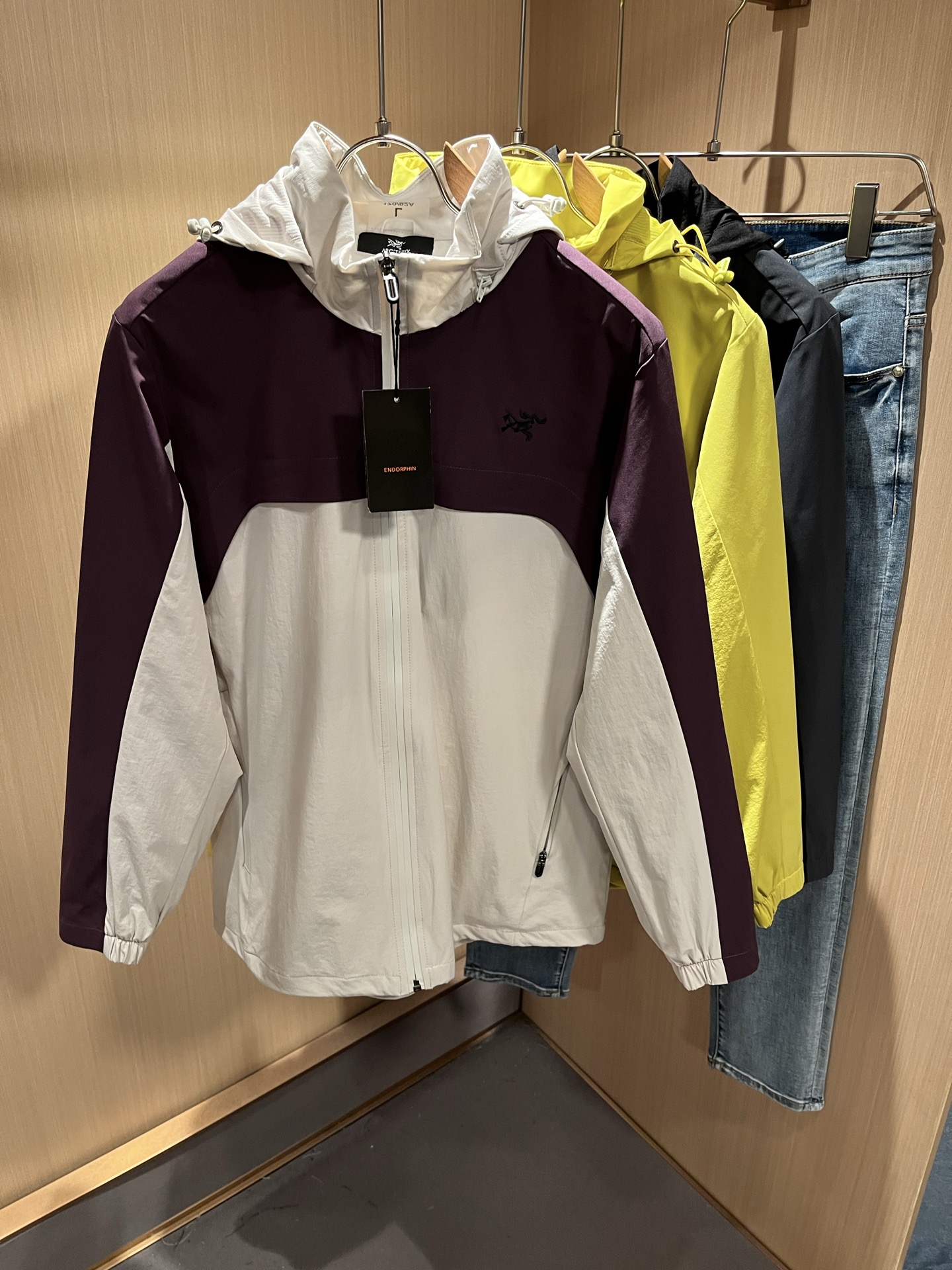 ARCTER*X始*祖鸟 2025秋冬新款男女同款👫夹克外套，户外品牌可能大家第一想到的就是加拿大鹅、始