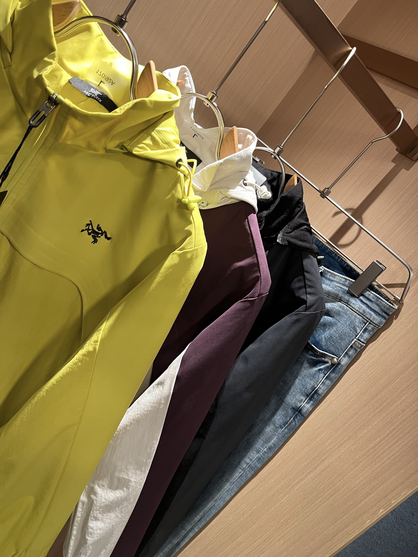 ARCTER*X始*祖鸟 2025秋冬新款男女同款👫夹克外套，户外品牌可能大家第一想到的就是加拿大鹅、始