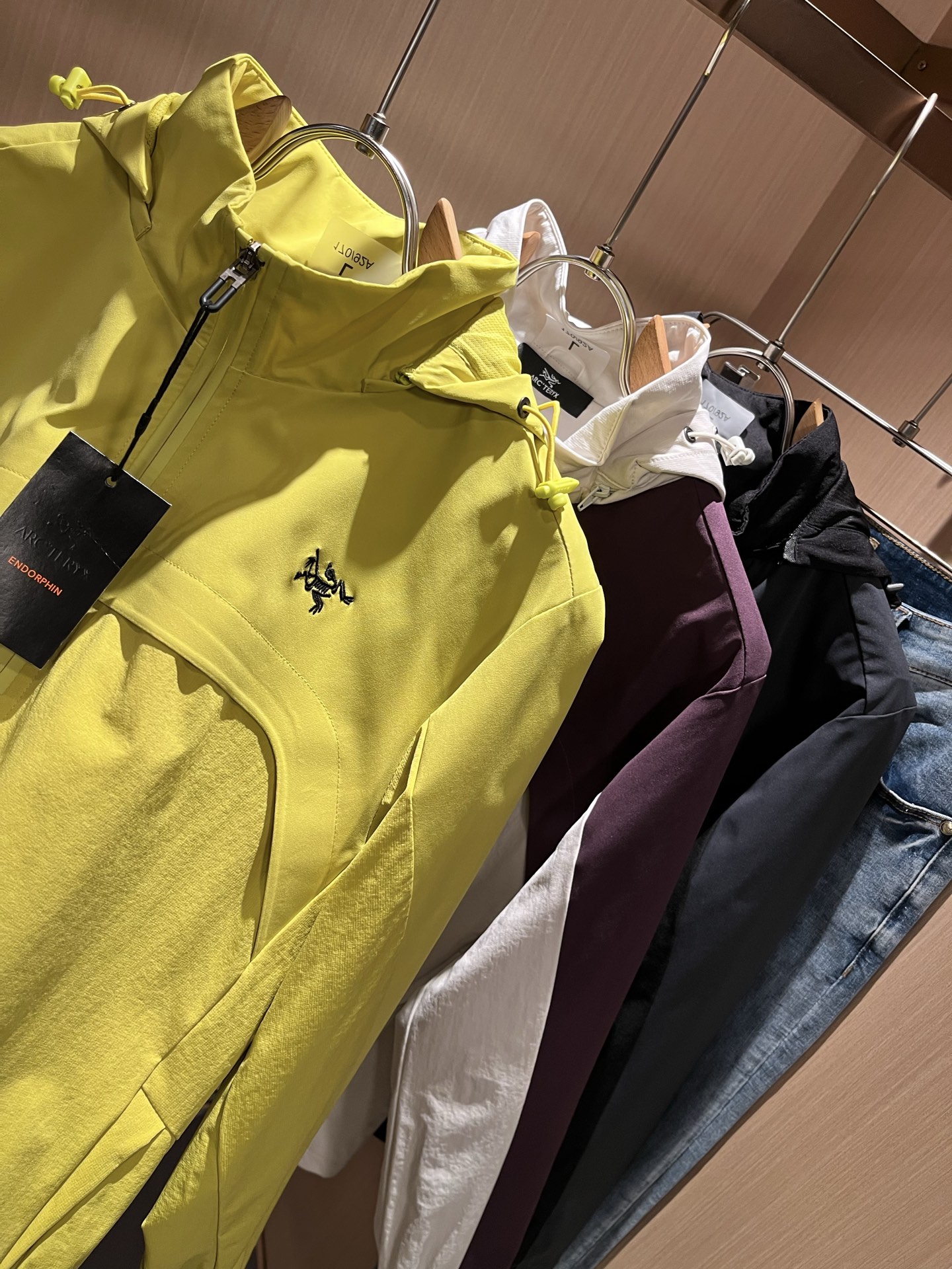 ARCTER*X始*祖鸟 2025秋冬新款男女同款👫夹克外套，户外品牌可能大家第一想到的就是加拿大鹅、始