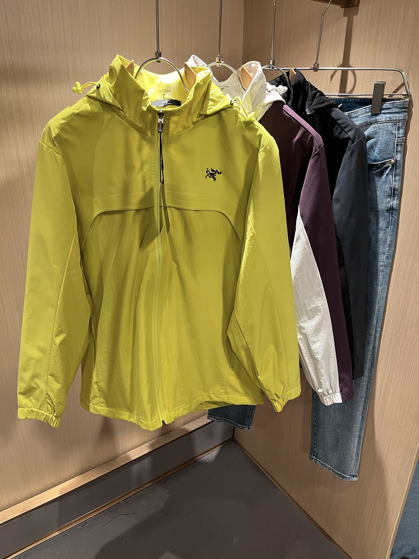 ARCTER*X始*祖鸟 2025秋冬新款男女同款👫夹克外套，户外品牌可能大家第一想到的就是加拿大鹅、始