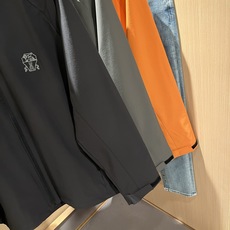 BC-Brunello Cucineli 2025秋冬新款男士夹克外套,众多明星都爱穿的时尚百搭单品!胸 BC-Brunello Cucineli 2025秋冬新款男士夹克外套,众多明星都爱穿的时尚百搭单品!胸