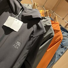 BC-Brunello Cucineli 2025秋冬新款男士夹克外套,众多明星都爱穿的时尚百搭单品!胸 BC-Brunello Cucineli 2025秋冬新款男士夹克外套,众多明星都爱穿的时尚百搭单品!胸