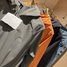 BC-Brunello Cucineli 2025秋冬新款男士夹克外套,众多明星都爱穿的时尚百搭单品!胸 BC-Brunello Cucineli 2025秋冬新款男士夹克外套,众多明星都爱穿的时尚百搭单品!胸