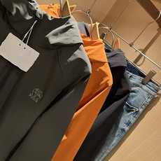 BC-Brunello Cucineli 2025秋冬新款男士夹克外套,众多明星都爱穿的时尚百搭单品!胸 BC-Brunello Cucineli 2025秋冬新款男士夹克外套,众多明星都爱穿的时尚百搭单品!胸