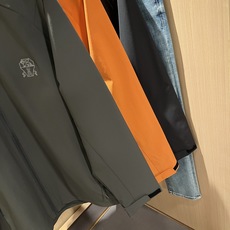 BC-Brunello Cucineli 2025秋冬新款男士夹克外套,众多明星都爱穿的时尚百搭单品!胸 BC-Brunello Cucineli 2025秋冬新款男士夹克外套,众多明星都爱穿的时尚百搭单品!胸
